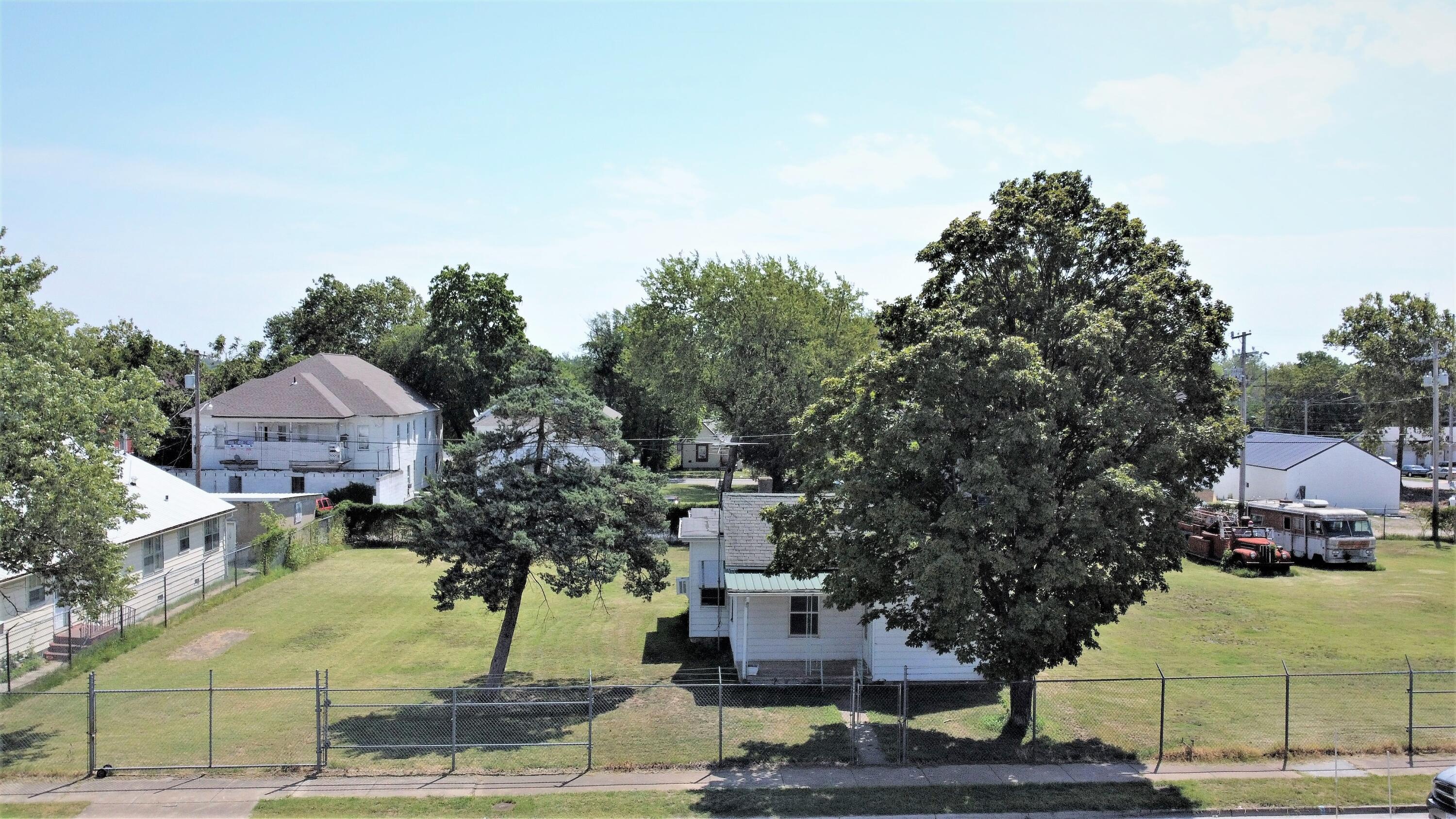 813 South Virginia Avenue Property Photo 8