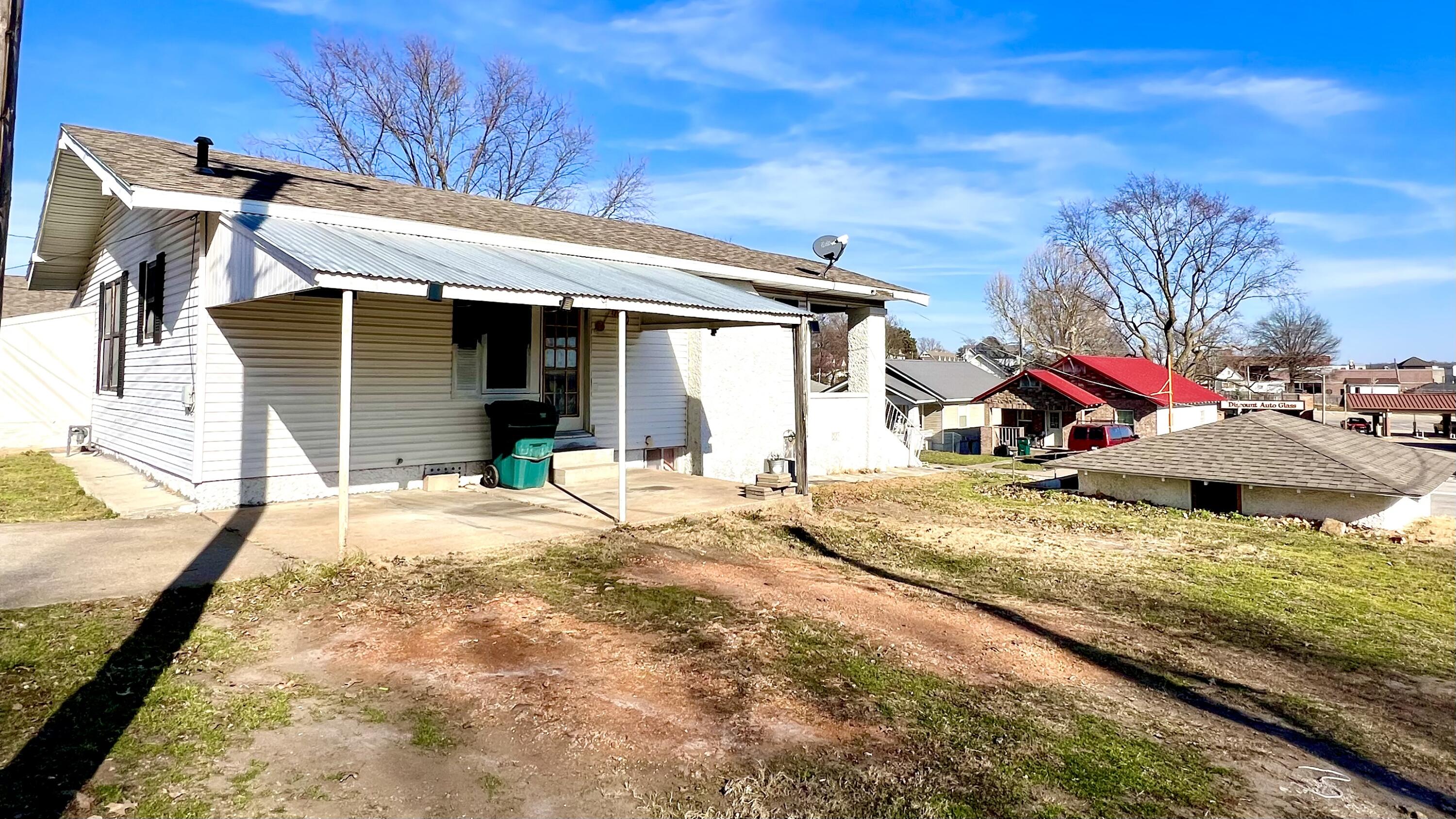 212 North Central Avenue Property Photo 5