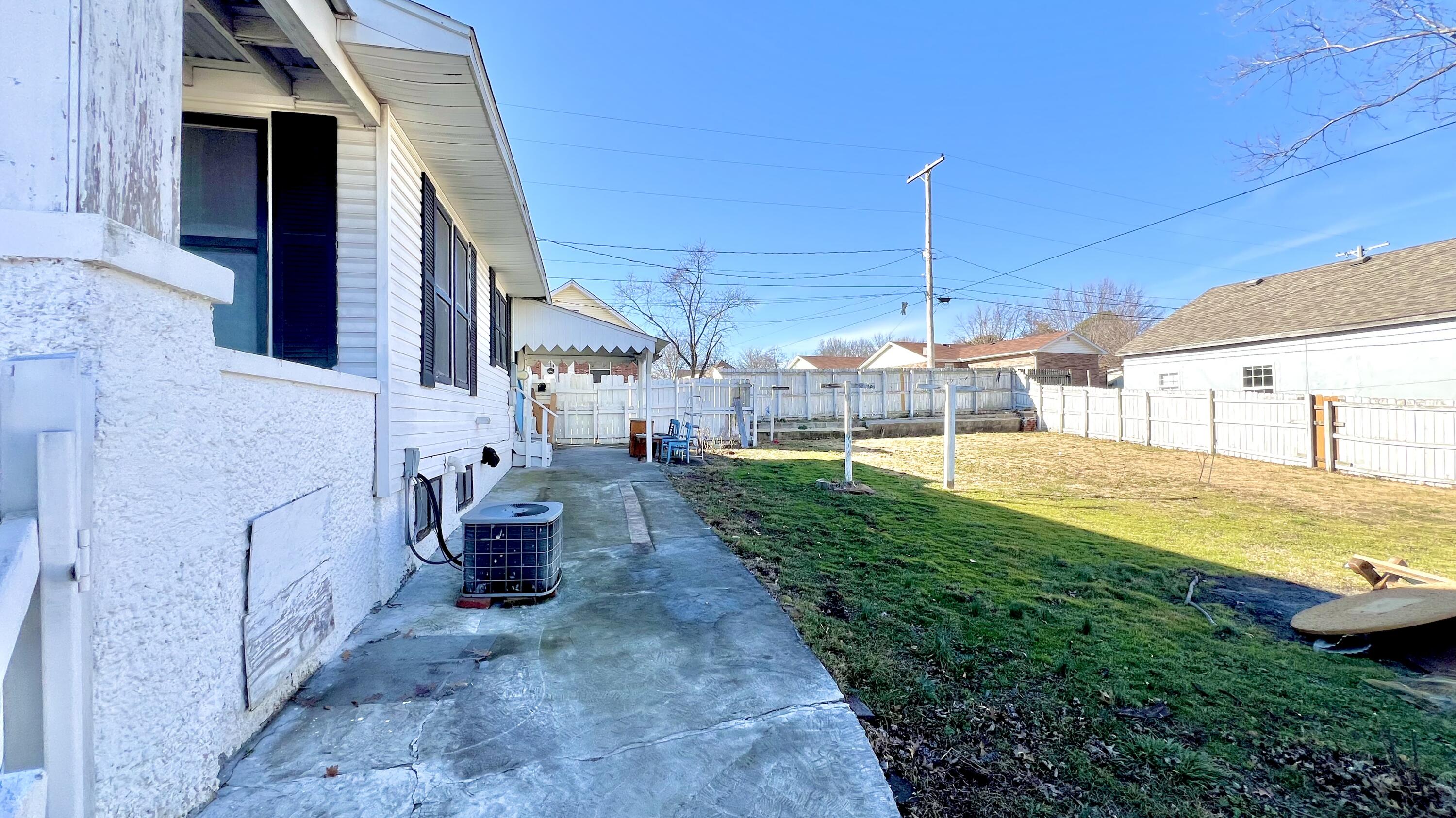 212 North Central Avenue Property Photo 6