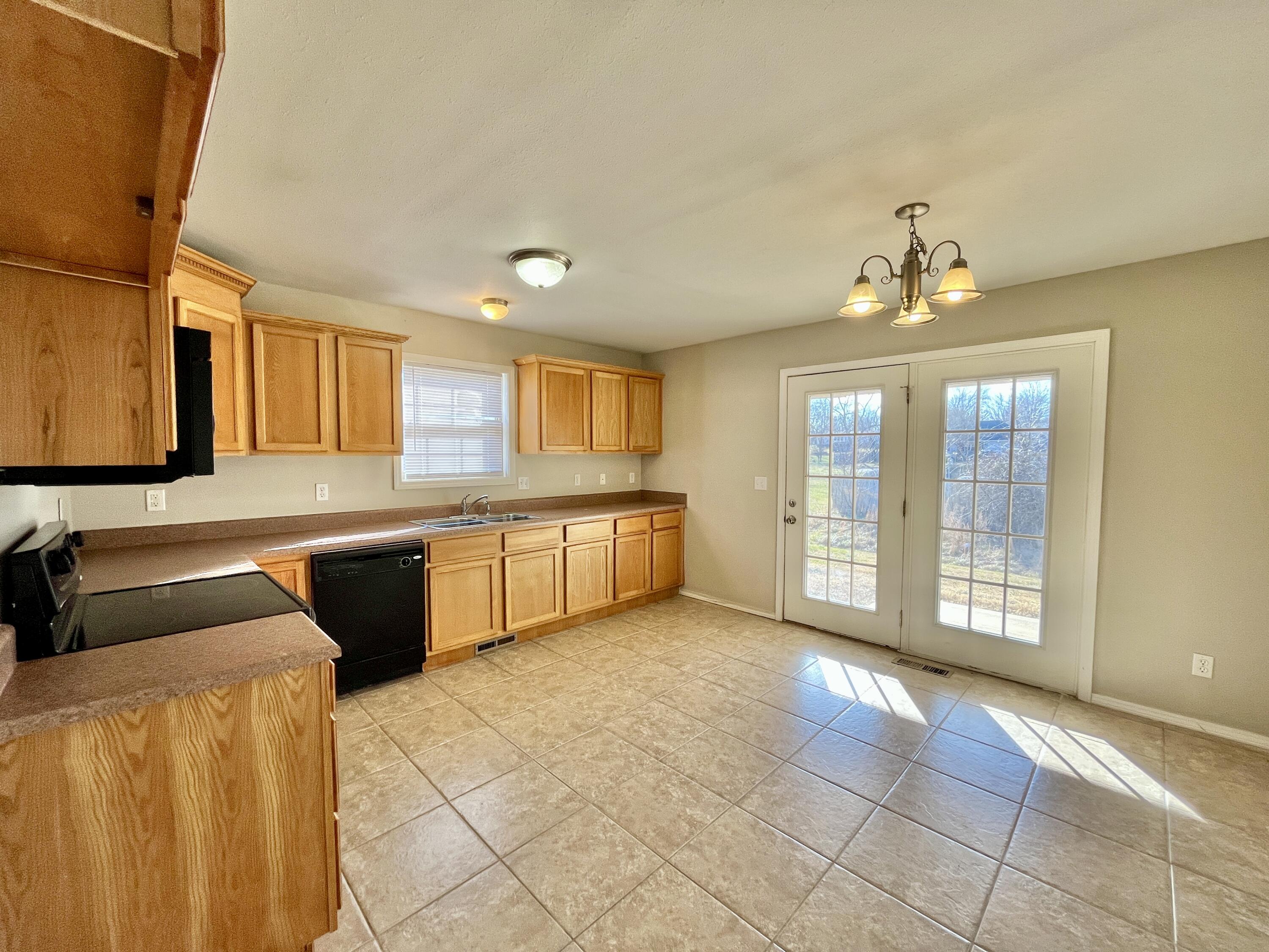 330 West Summit Street Property Photo 4