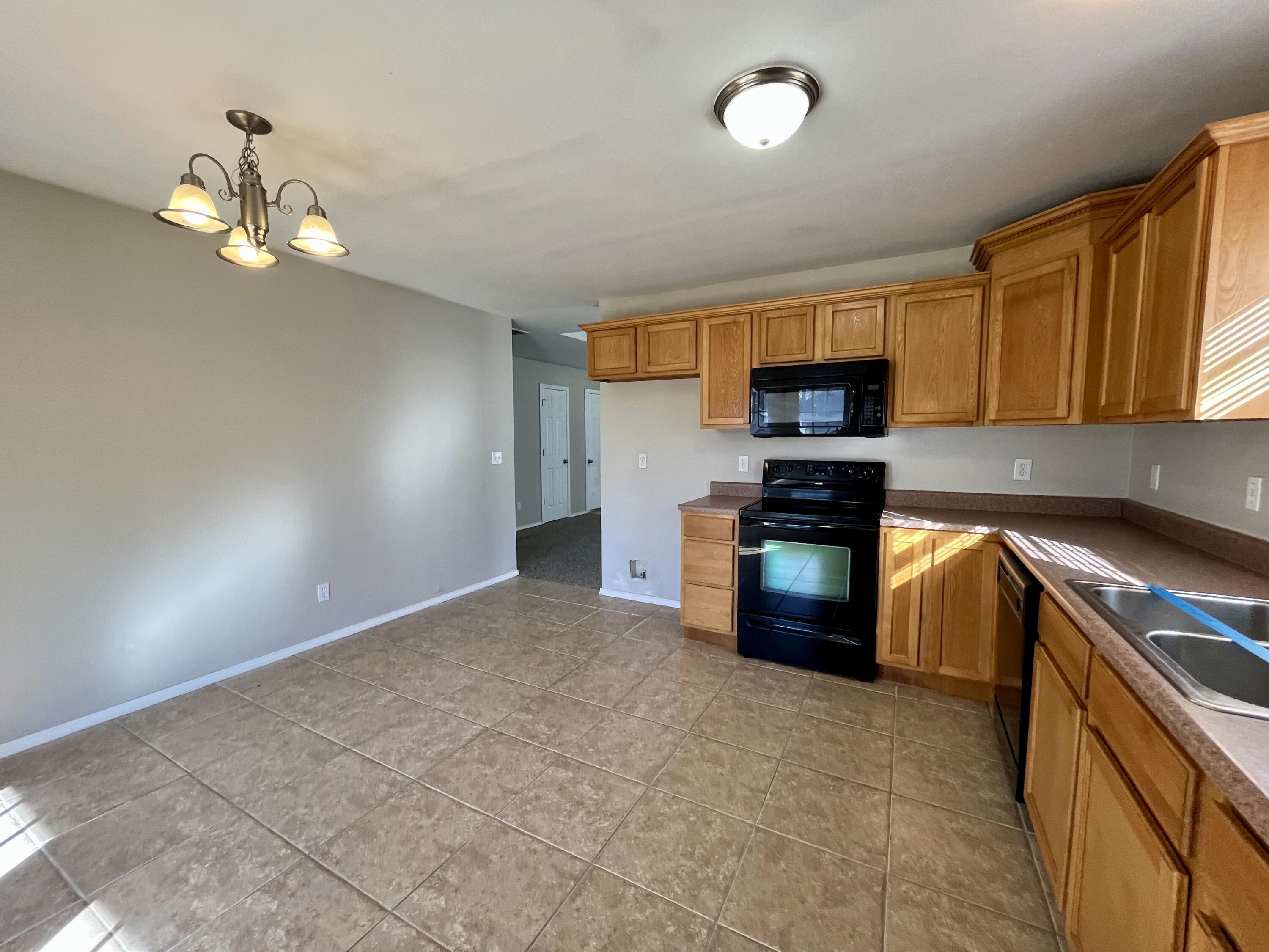 330 West Summit Street Property Photo 5