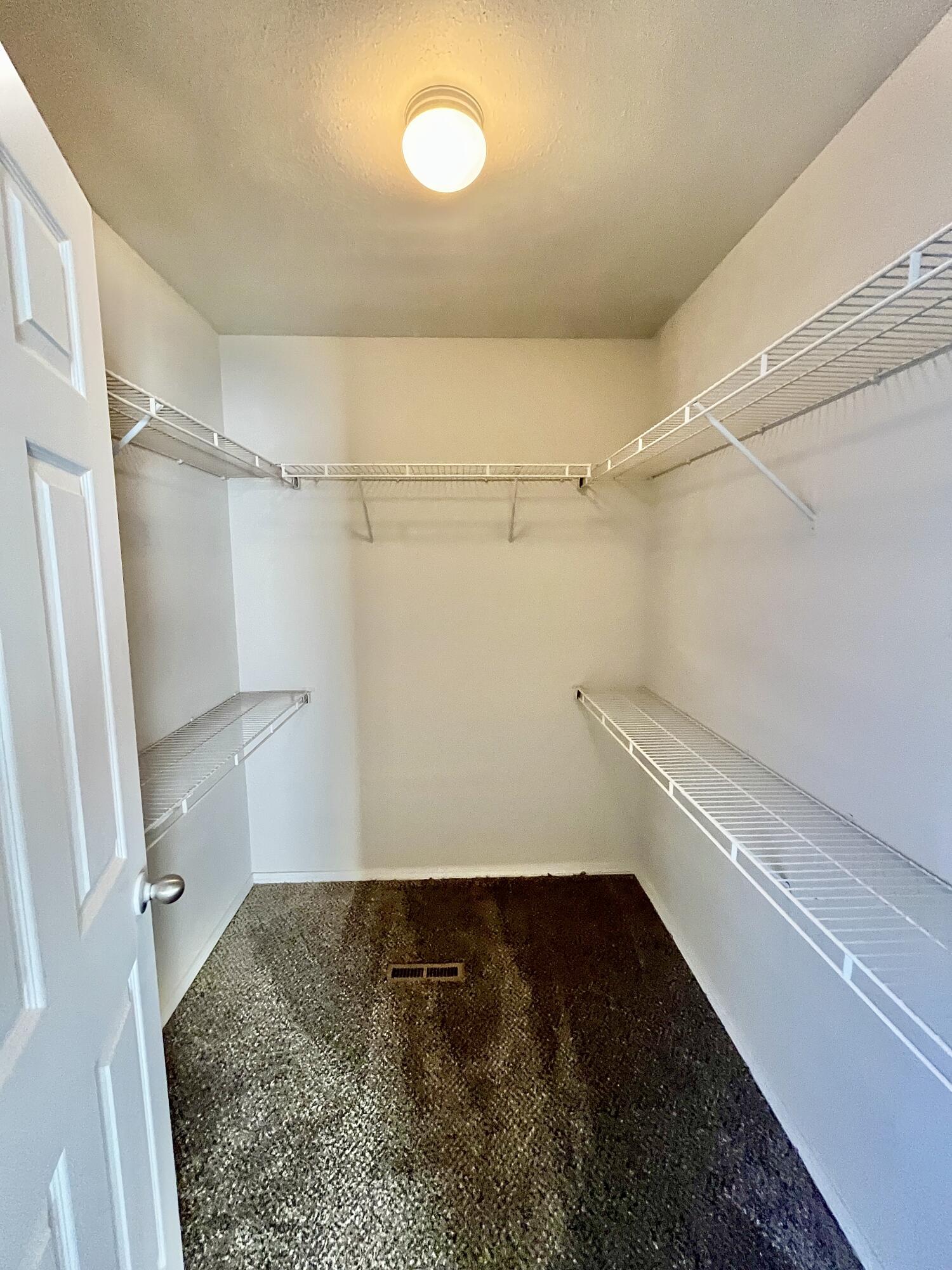 330 West Summit Street Property Photo 7