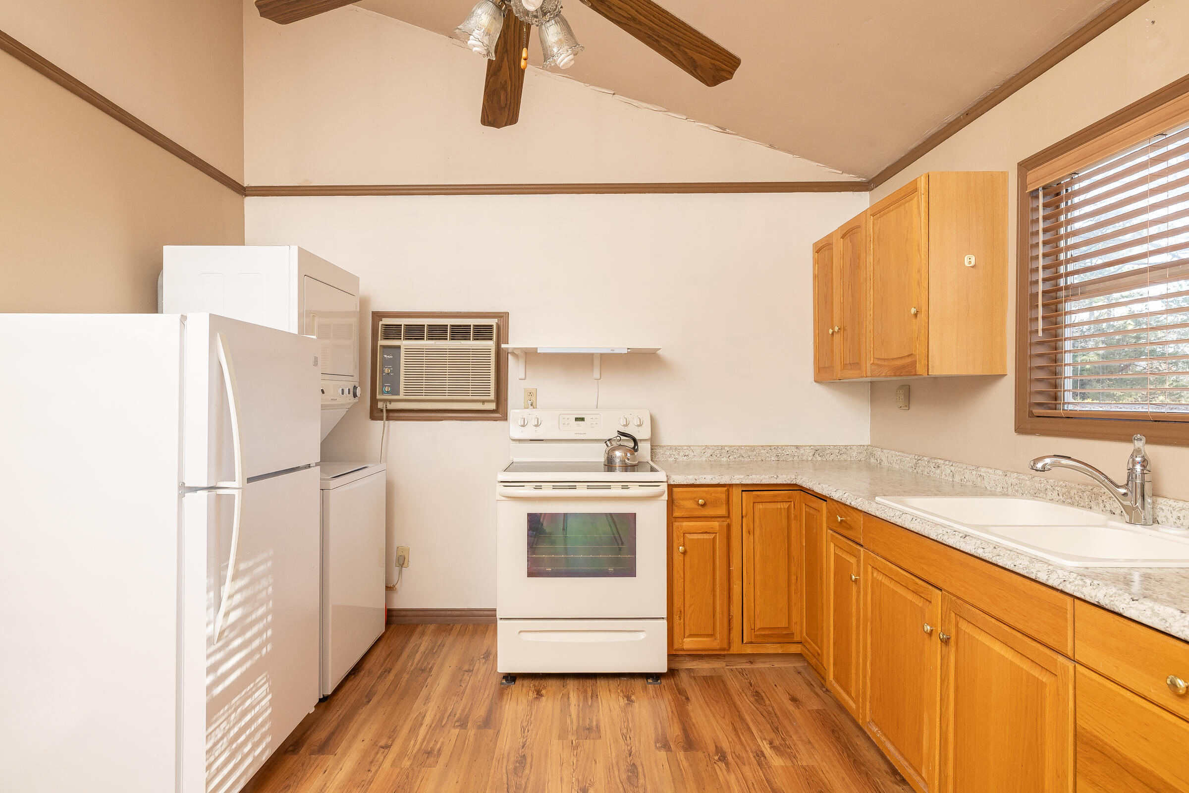 56 Thompson Lane Property Photo 11