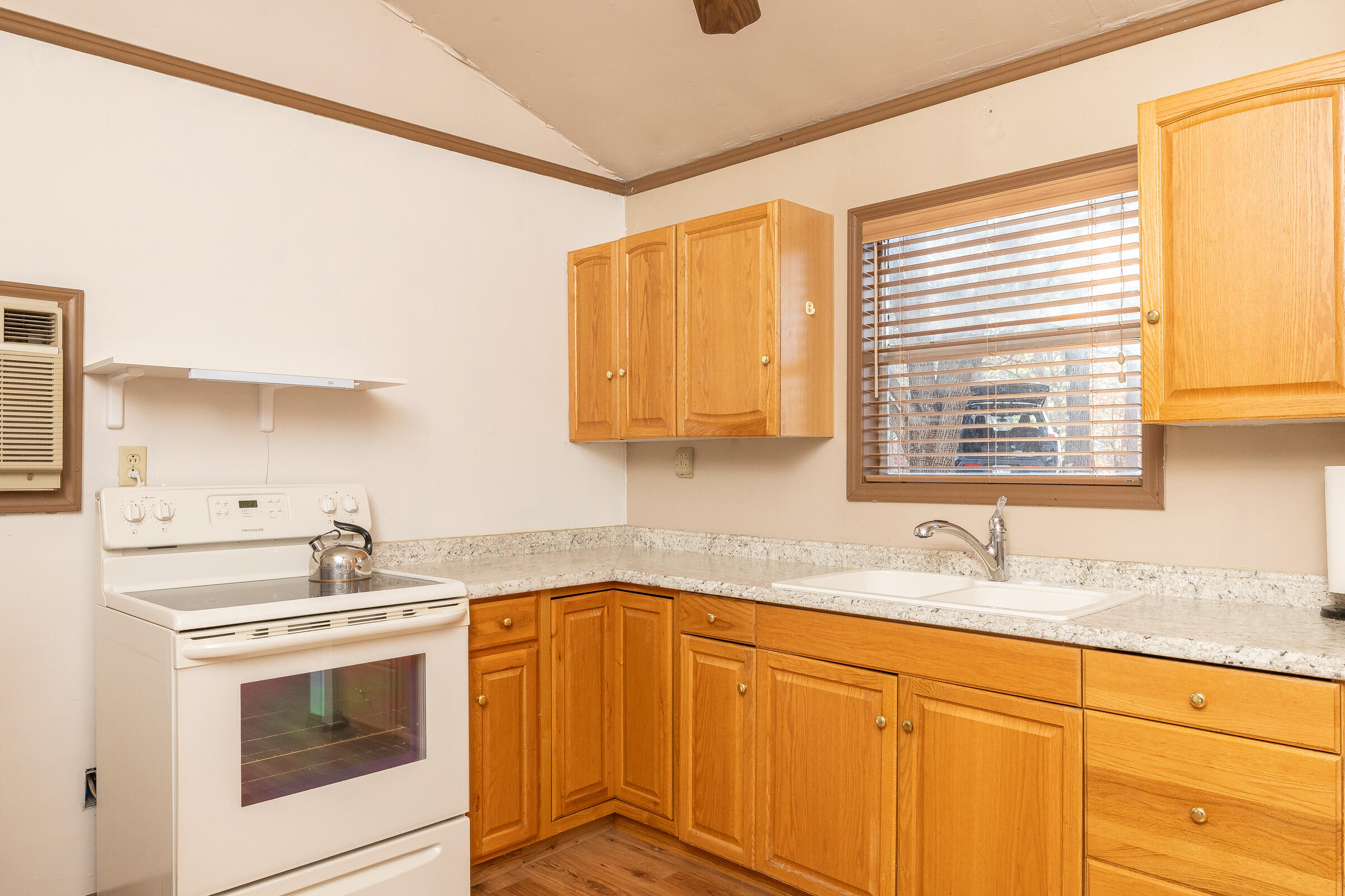 56 Thompson Lane Property Photo 12
