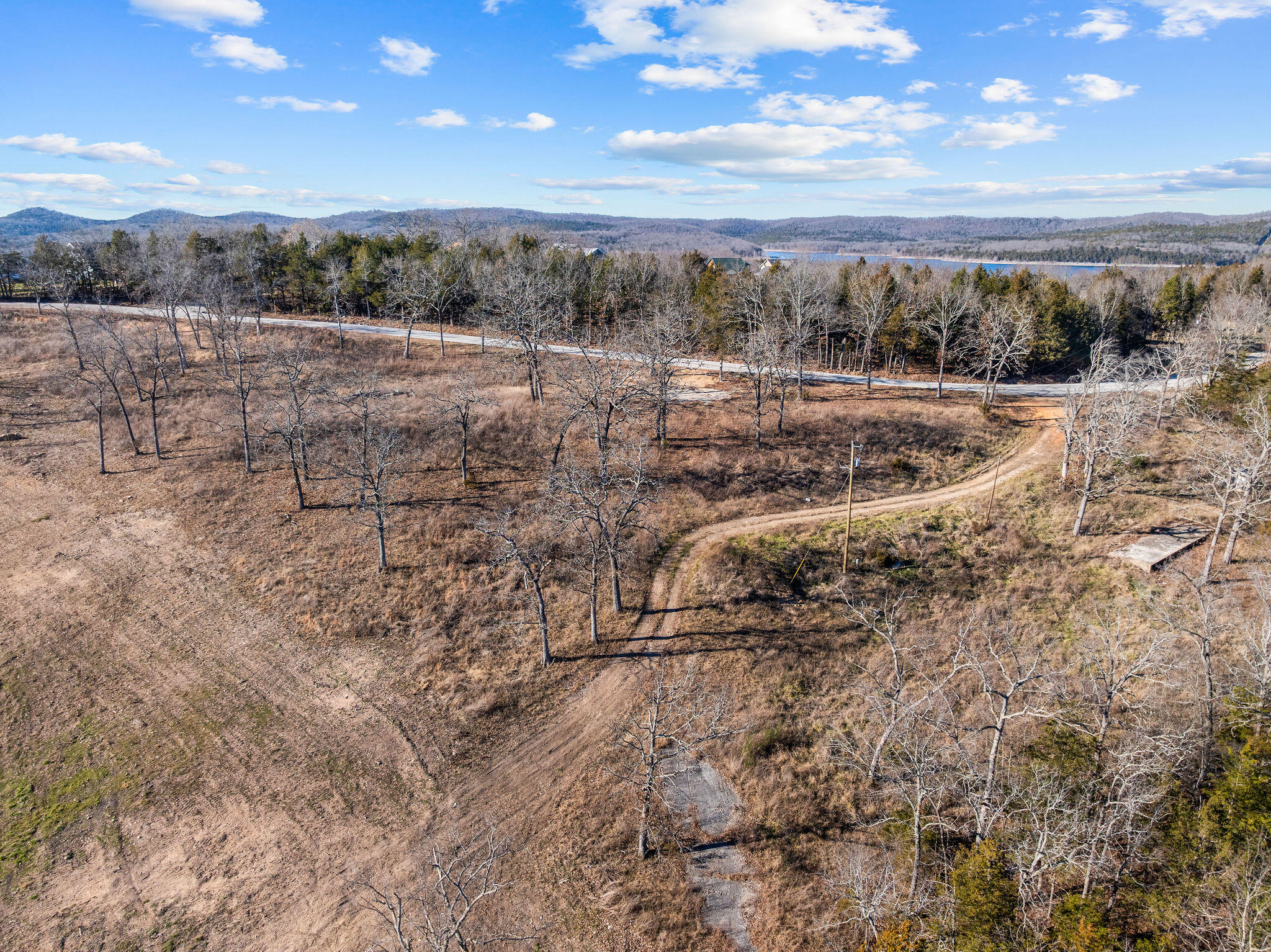 2416 Bread Tray Mountain Road Property Photo 13