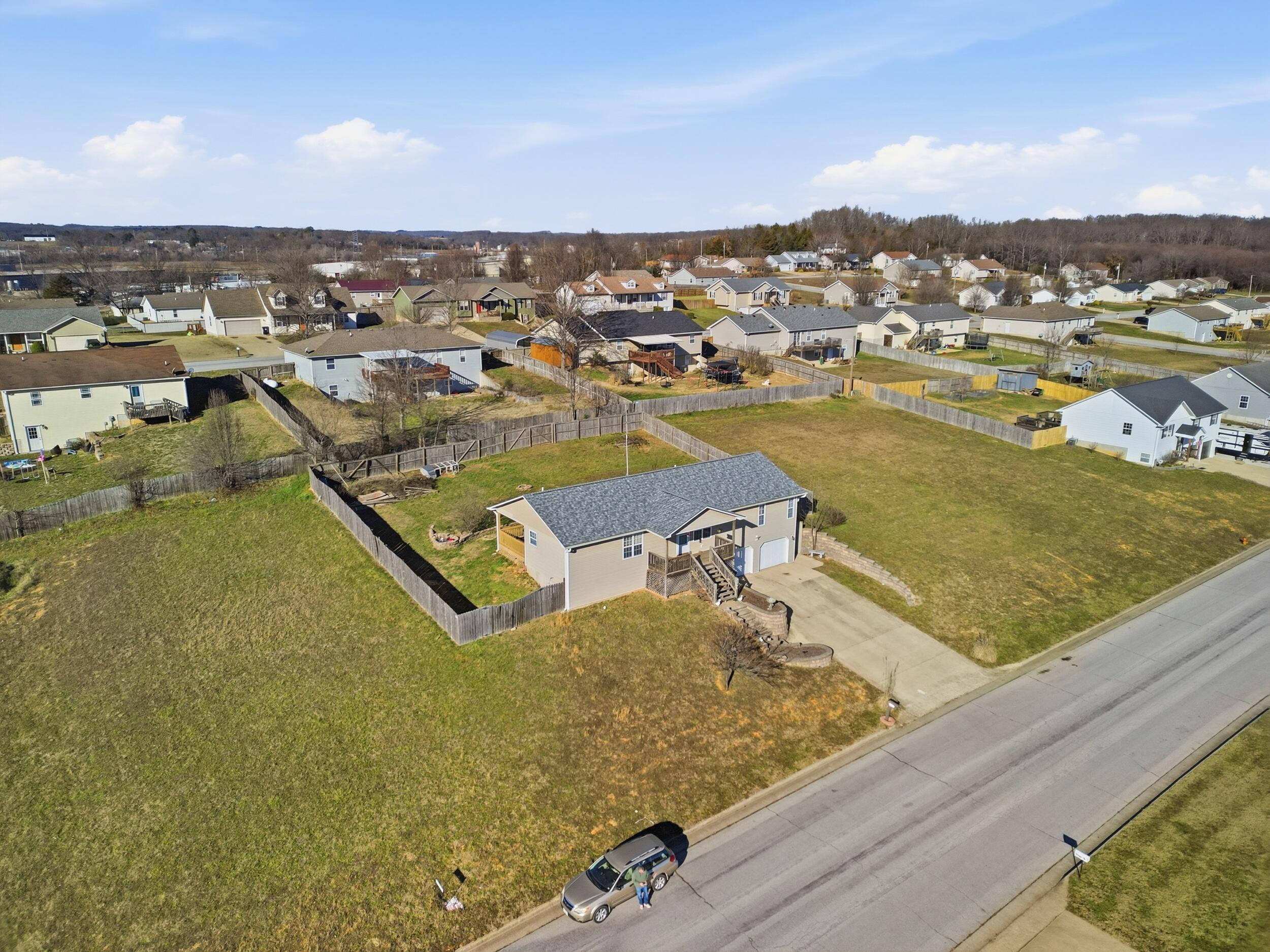 1605 Jon Street Property Photo 4
