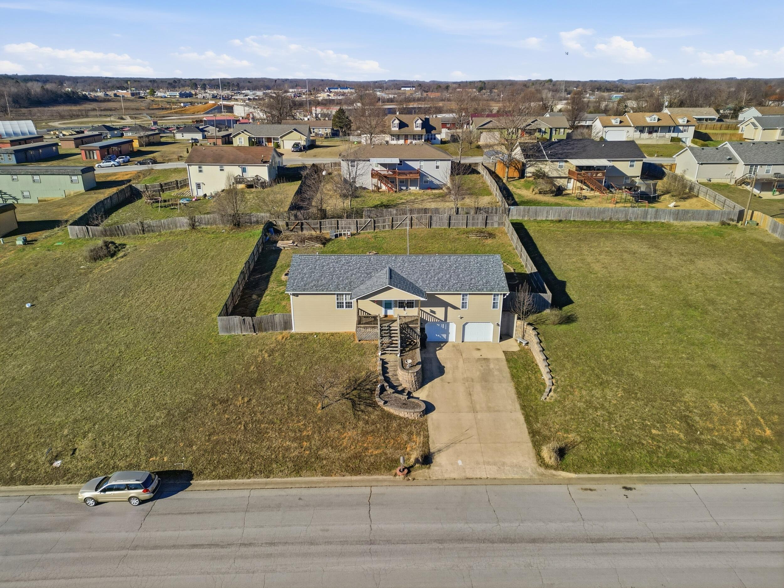 1605 Jon Street Property Photo 5