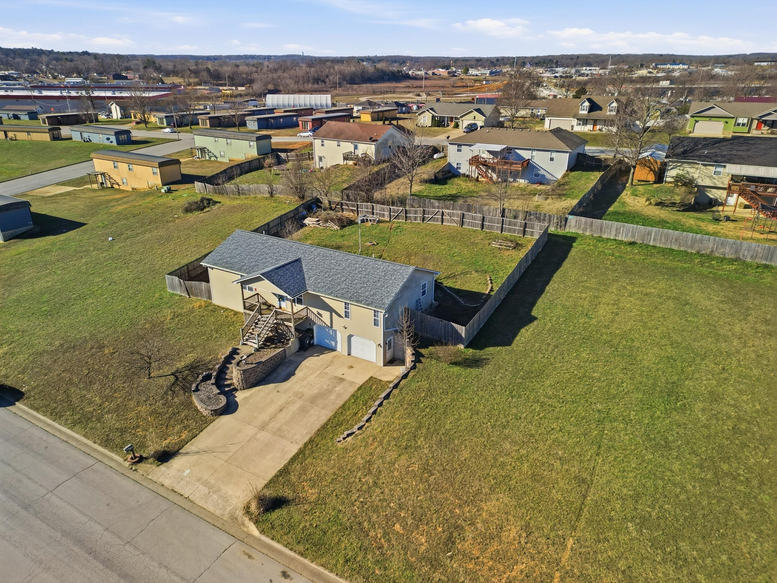 1605 Jon Street Property Photo 6
