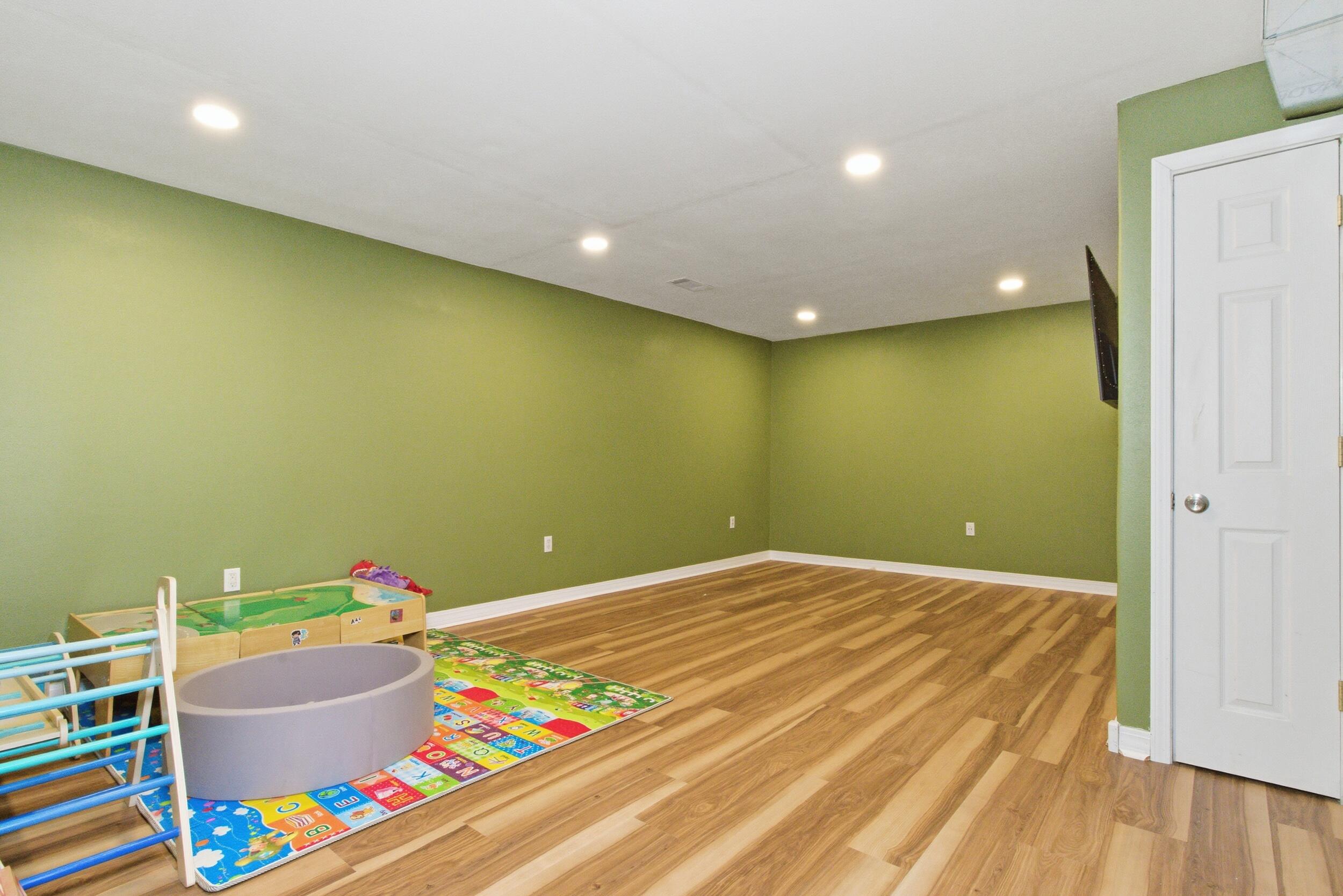1605 Jon Street Property Photo 32