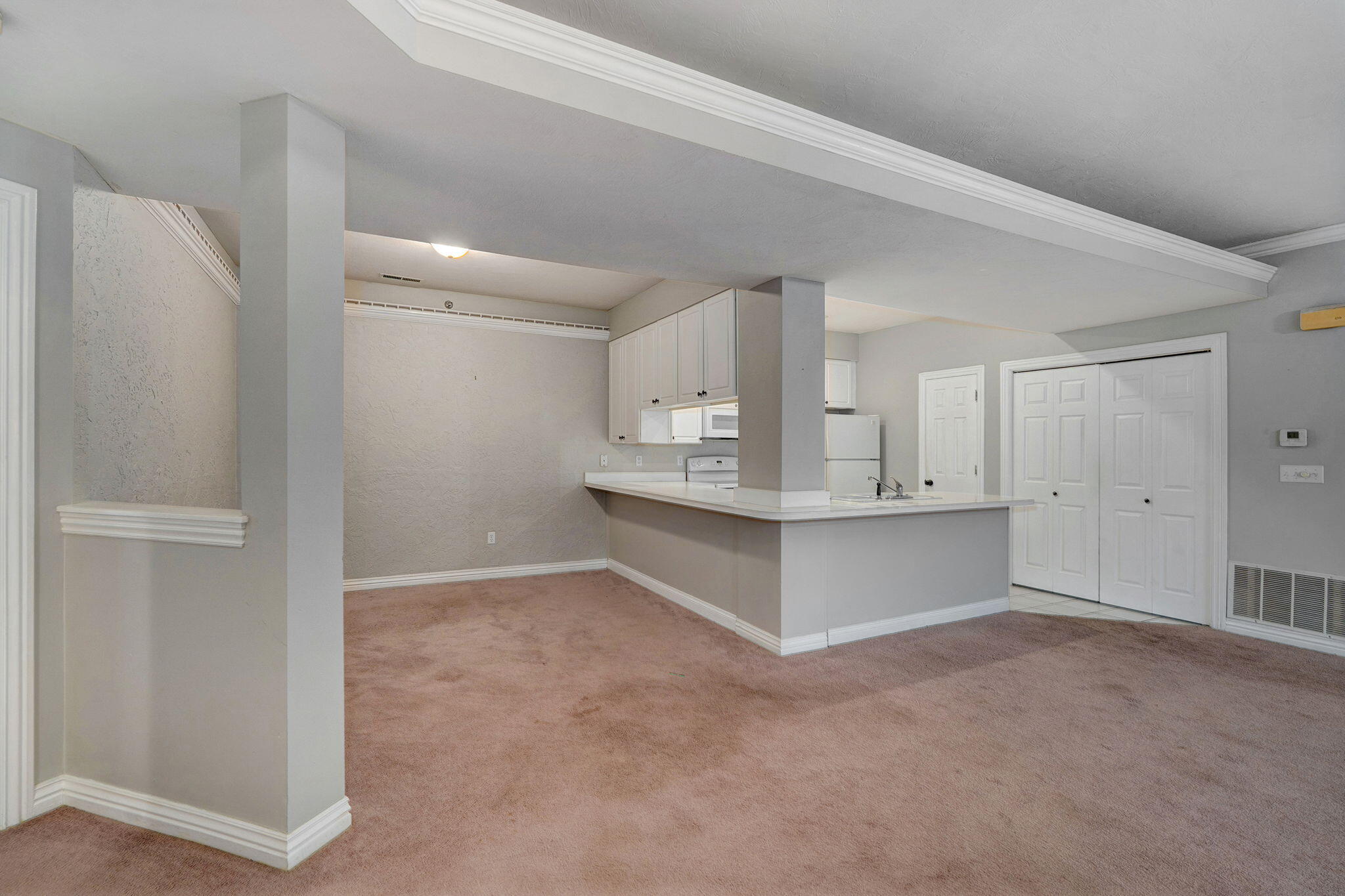 106 Oxford Drive 6-4 Property Photo 6