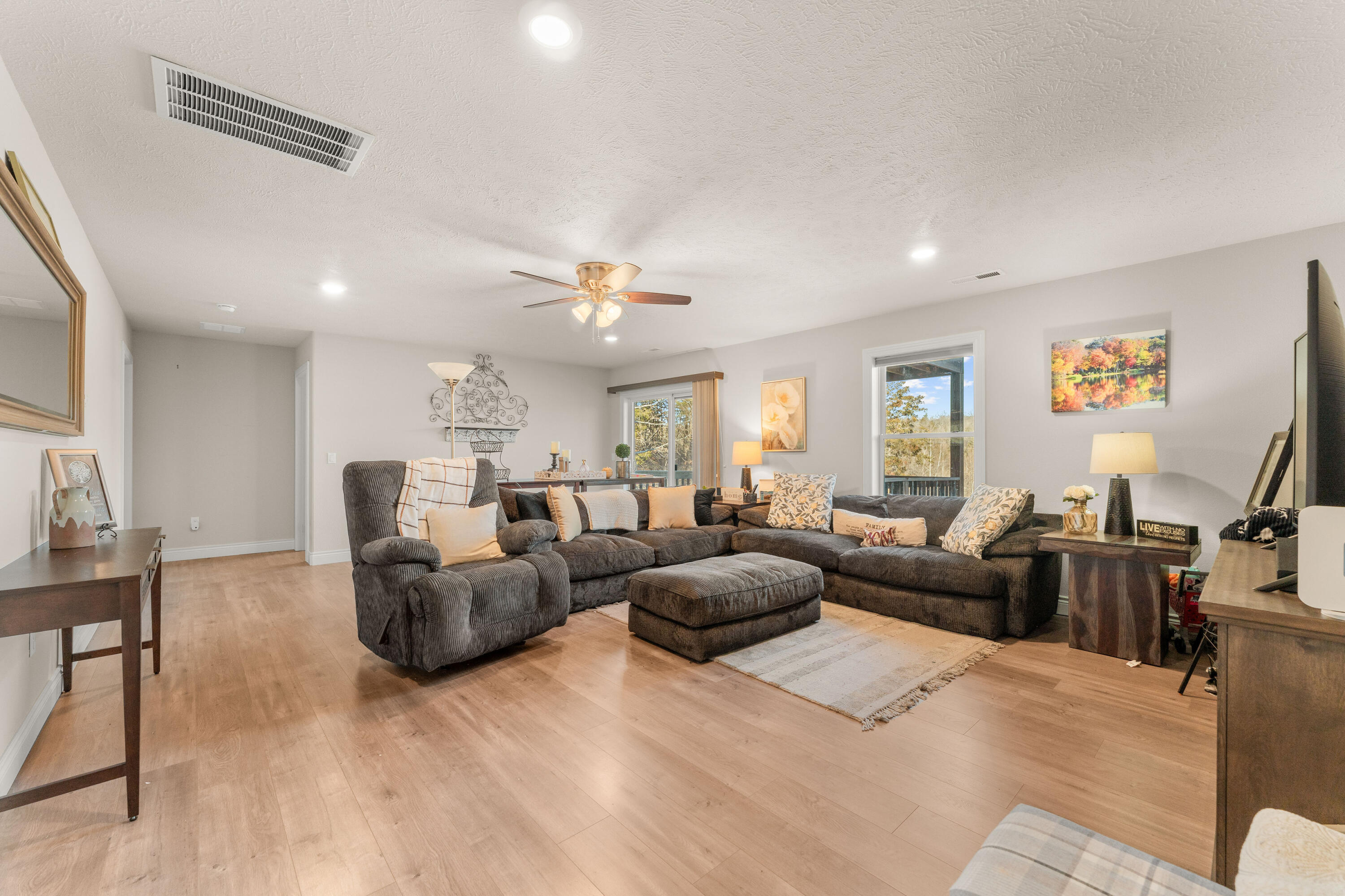 101 Jury Lane Property Photo 8