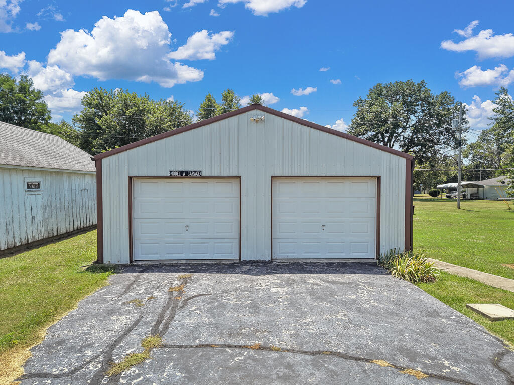 310 East Carnes Street Property Photo 4