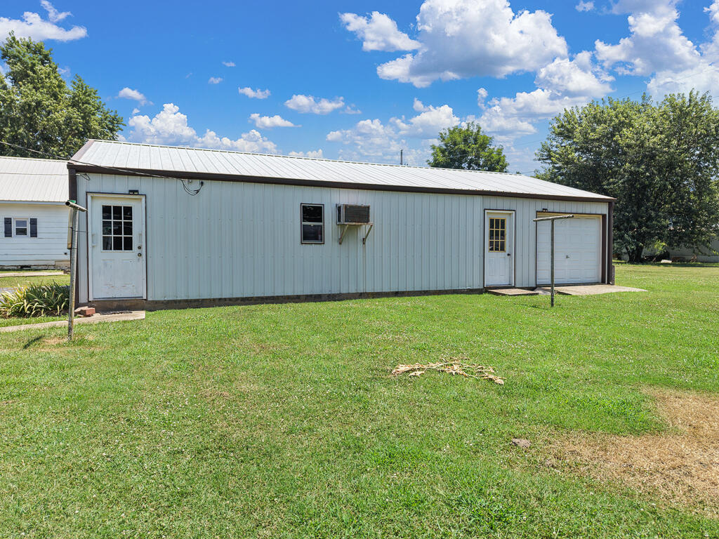 310 East Carnes Street Property Photo 7