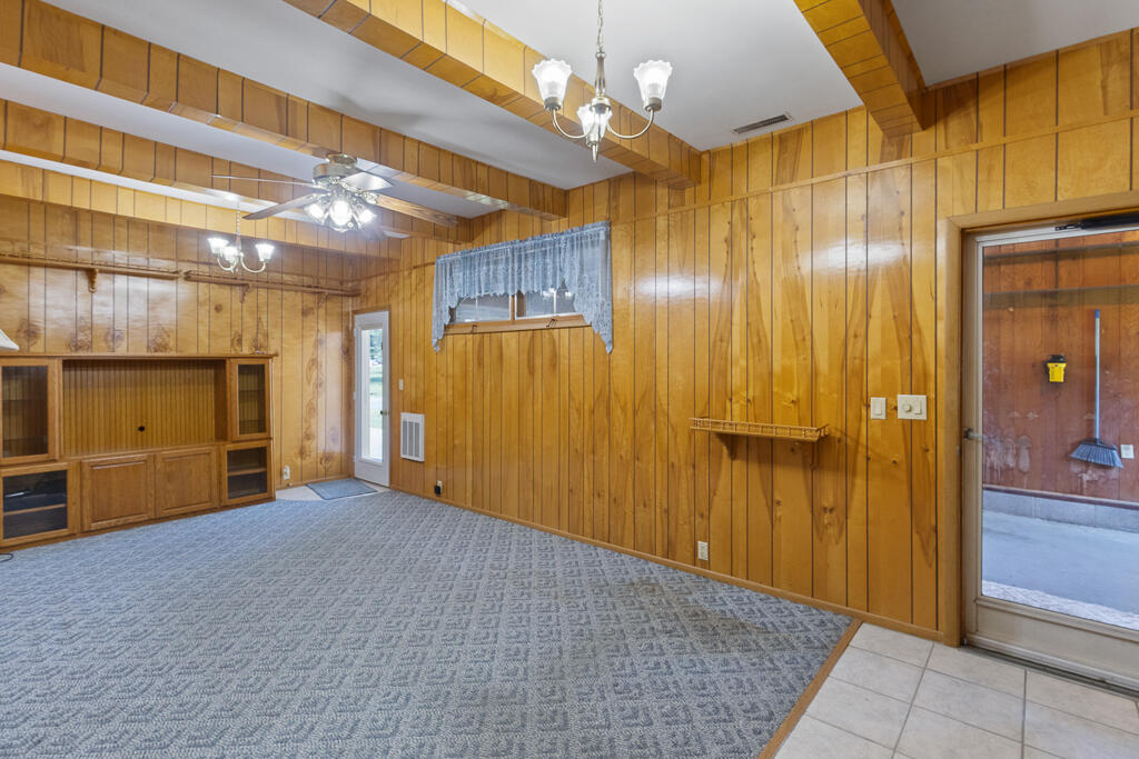 310 East Carnes Street Property Photo 18