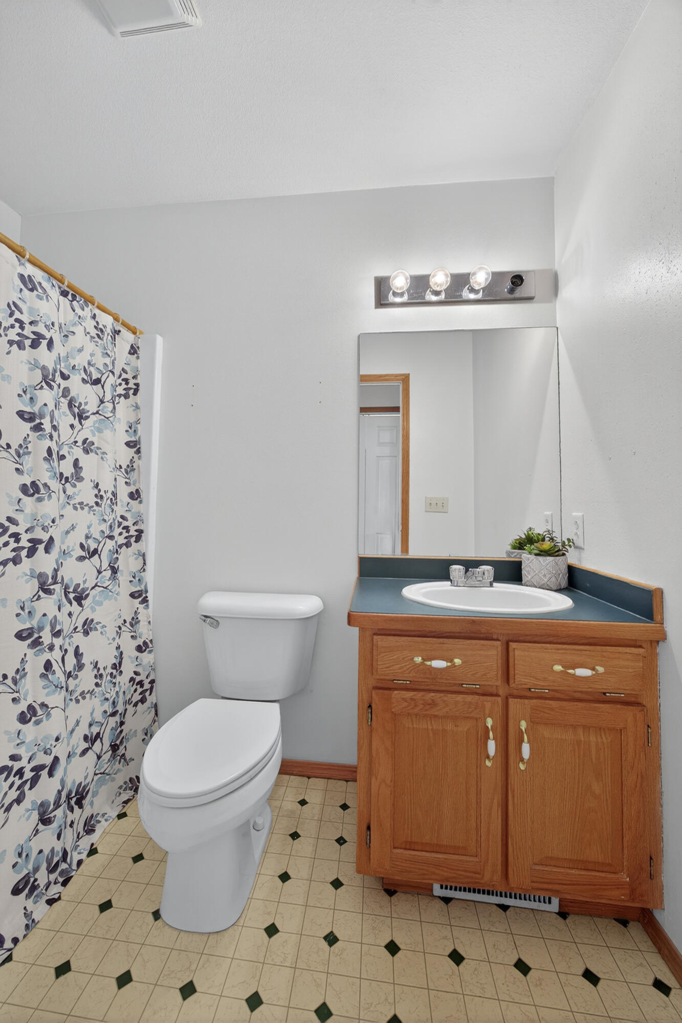 1706 West Marigold Drive Property Photo 10