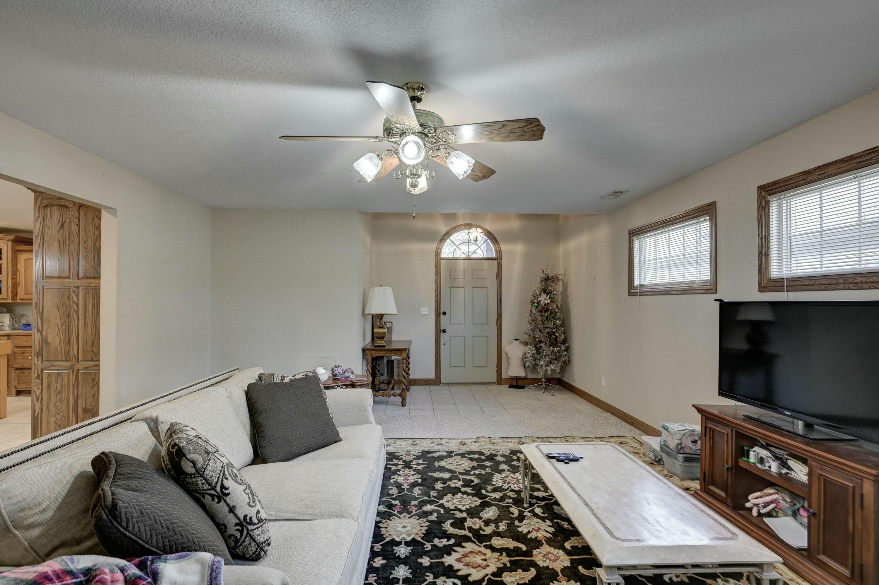 2206 Benjamin Drive Property Photo 4
