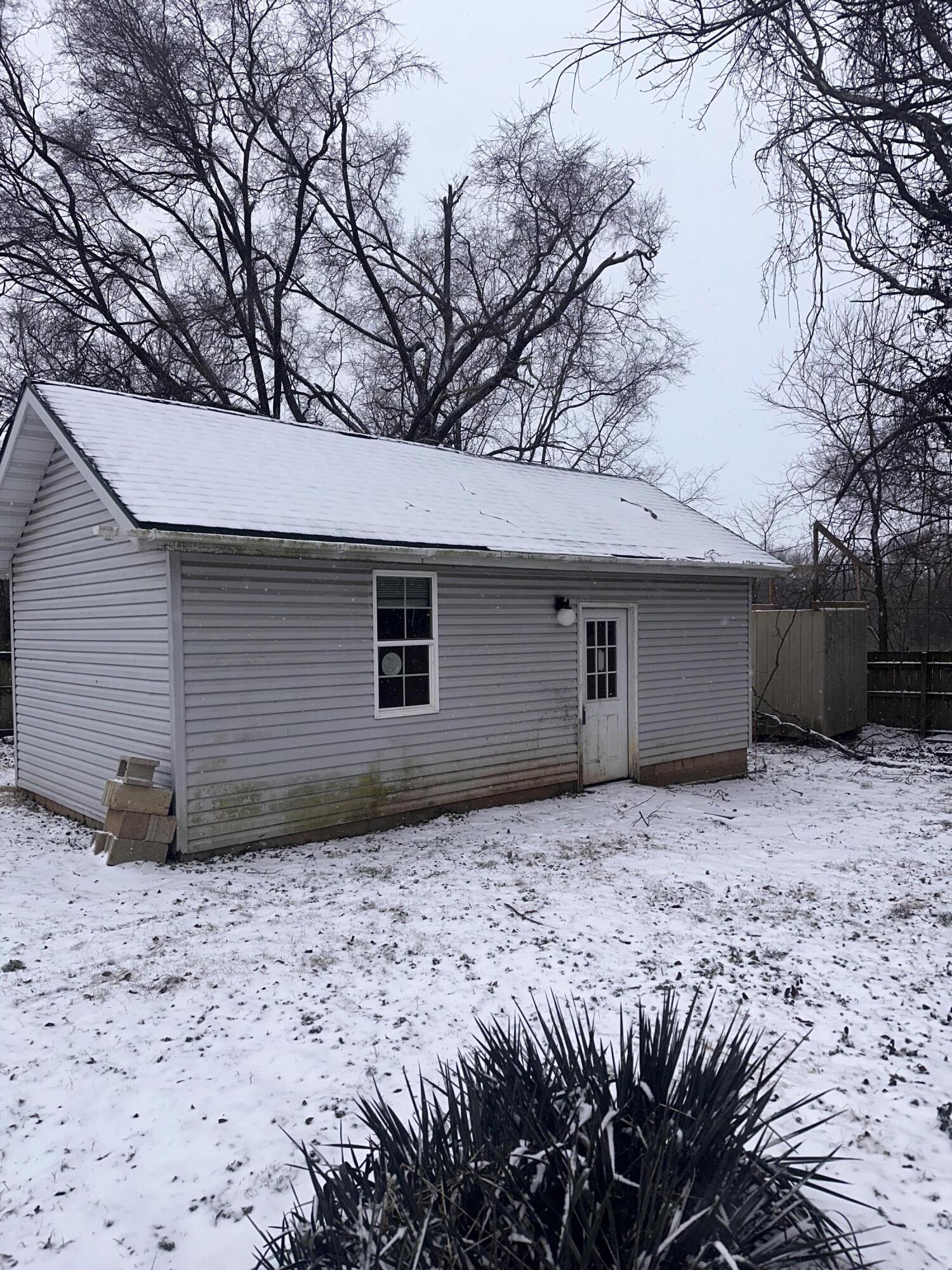 1105 South Overhill Avenue Property Photo 1