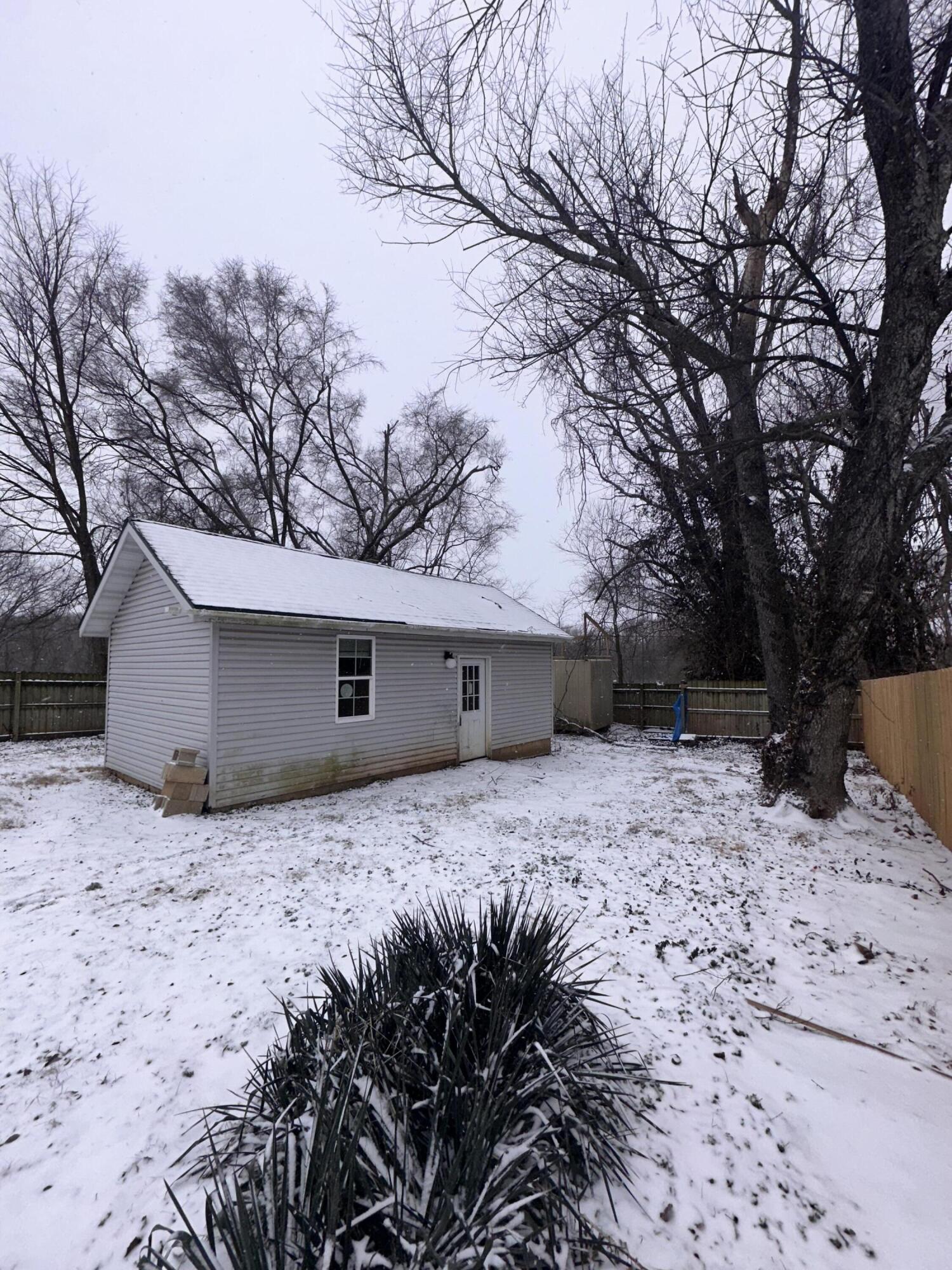 1105 South Overhill Avenue Property Photo 3