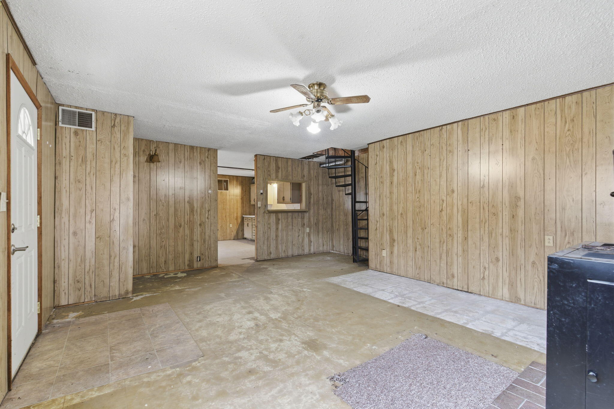 20243 Lawrence 1247 Property Photo 3