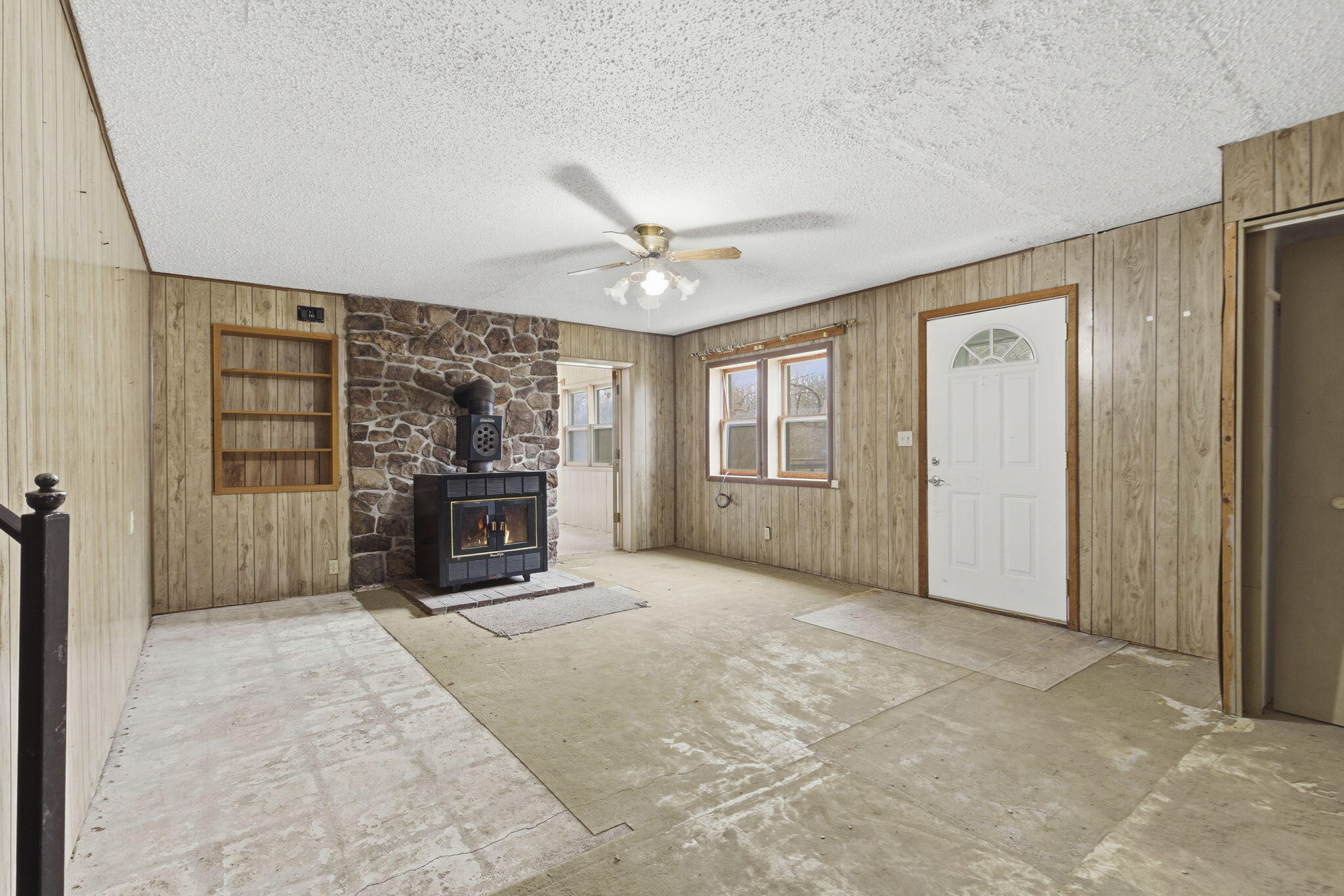 20243 Lawrence 1247 Property Photo 4