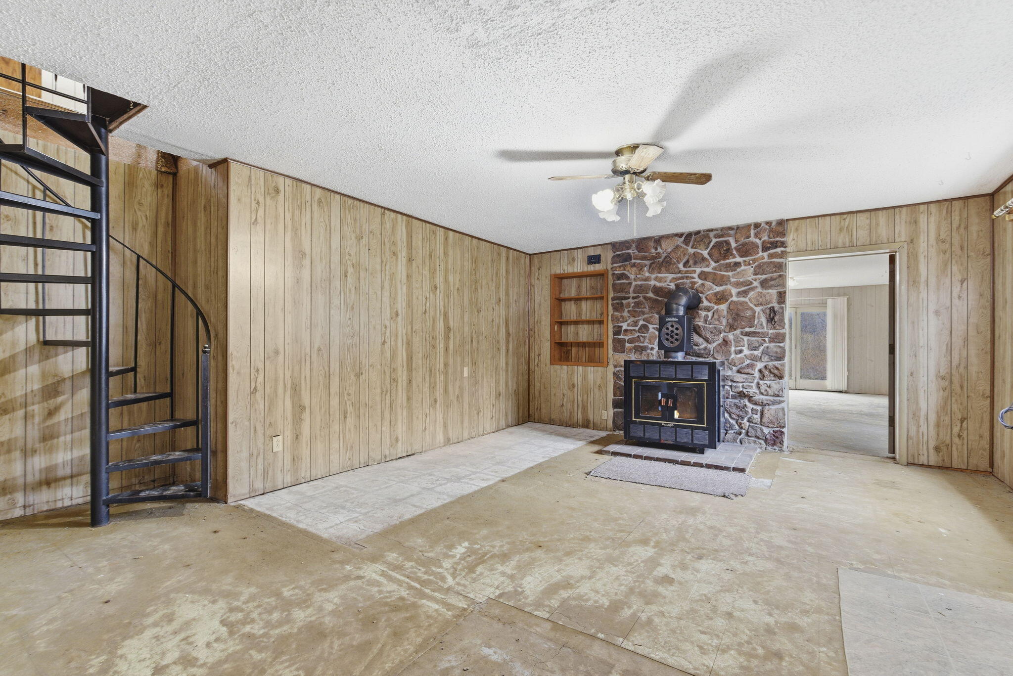 20243 Lawrence 1247 Property Photo 5