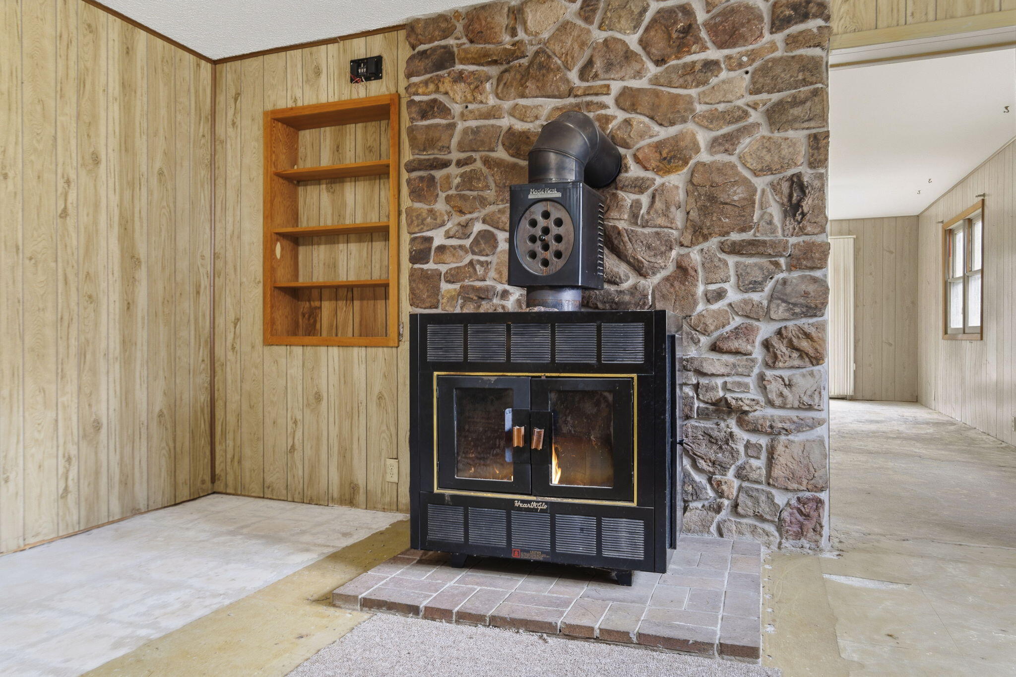 20243 Lawrence 1247 Property Photo 6