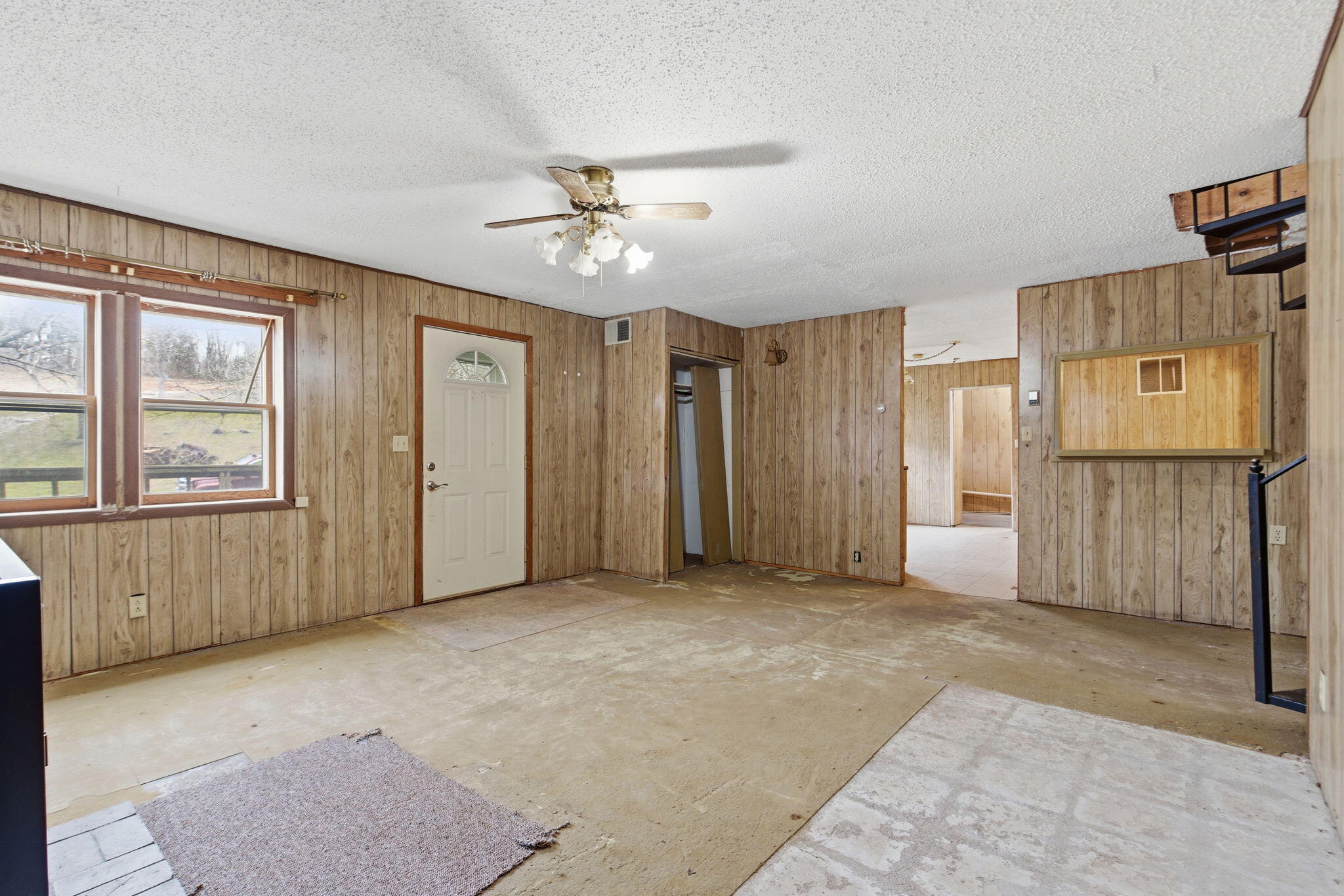 20243 Lawrence 1247 Property Photo 7