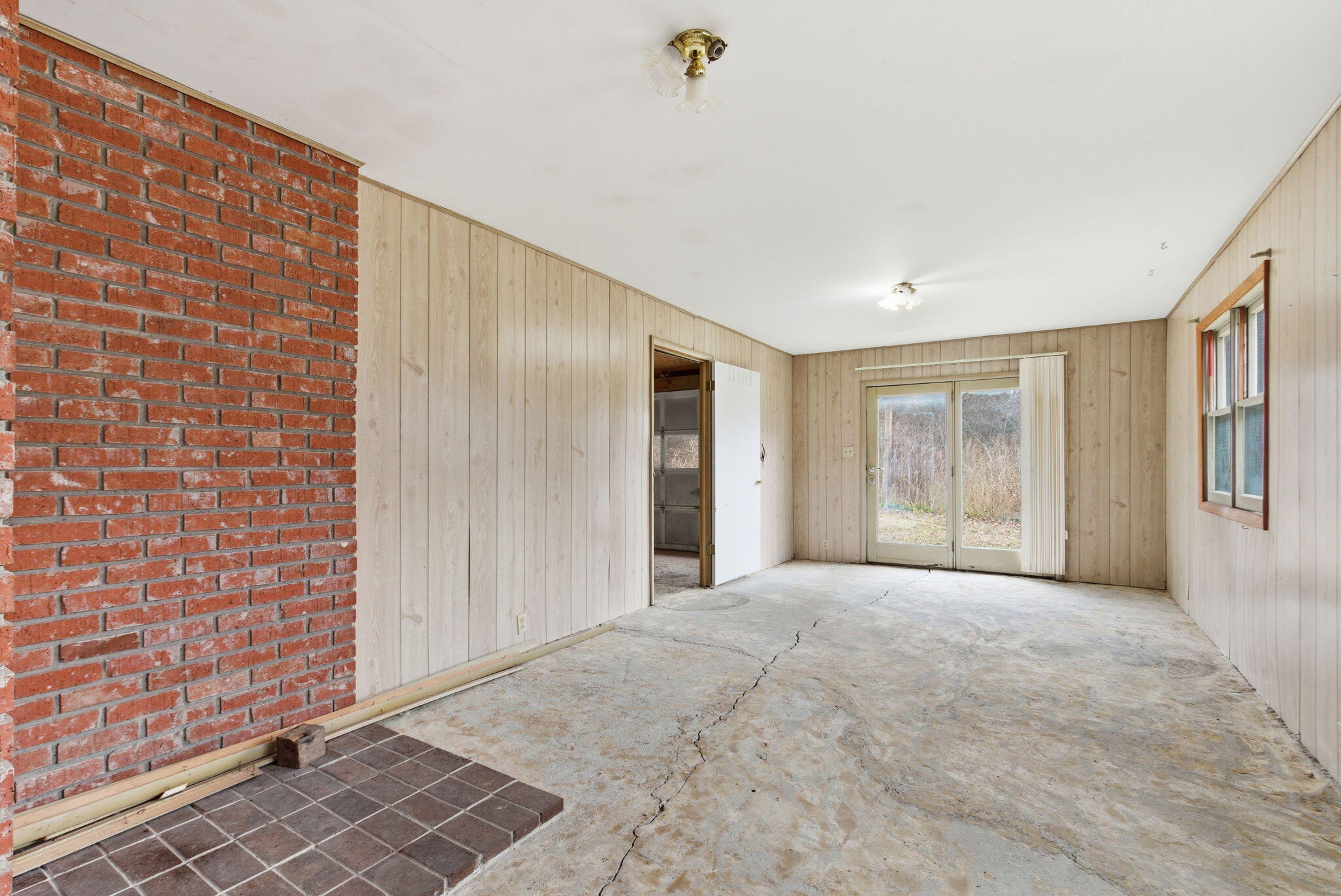20243 Lawrence 1247 Property Photo 8