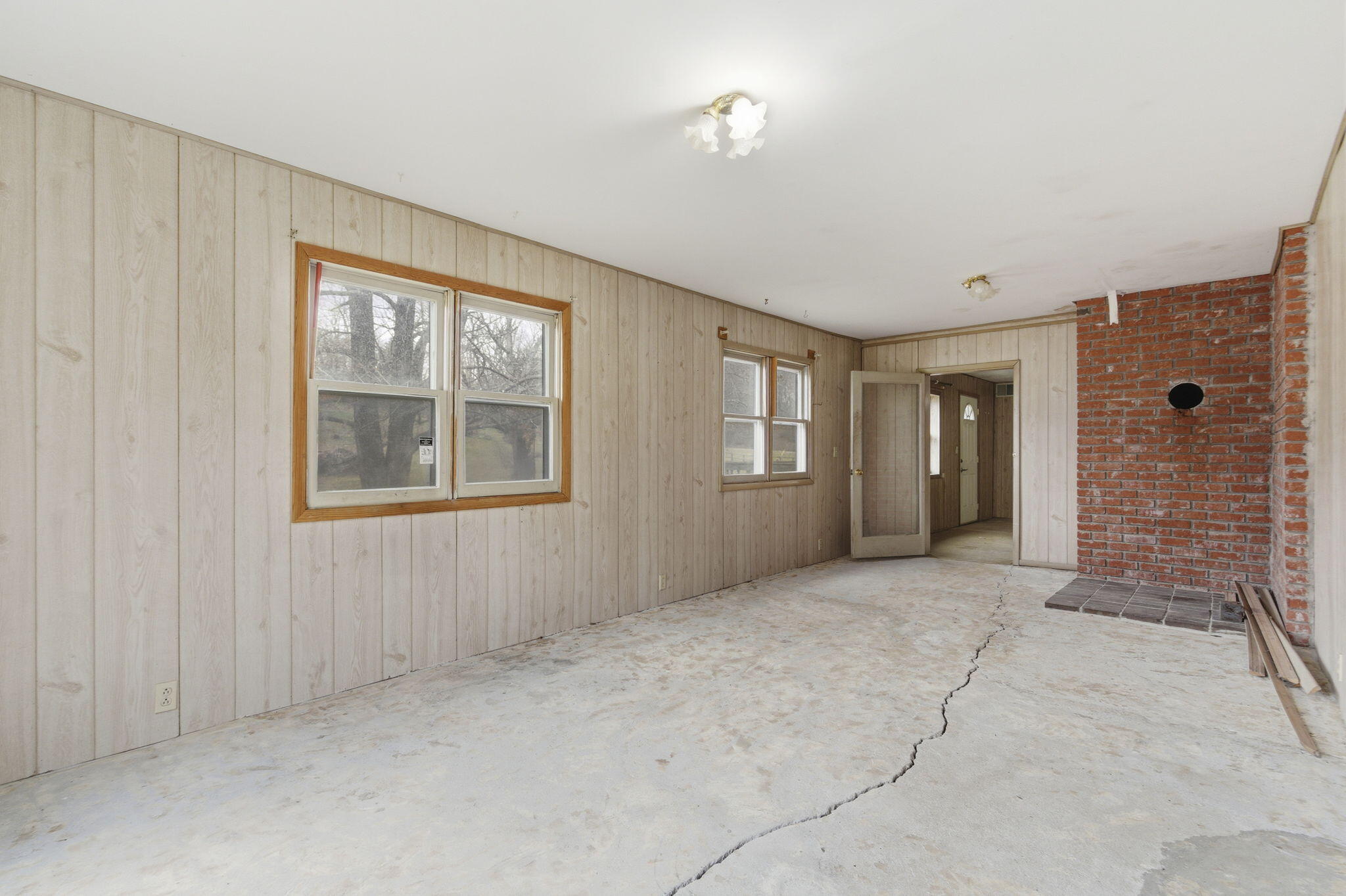 20243 Lawrence 1247 Property Photo 11