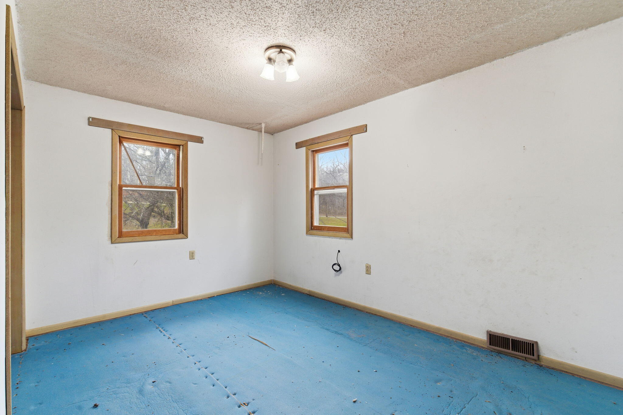 20243 Lawrence 1247 Property Photo 18