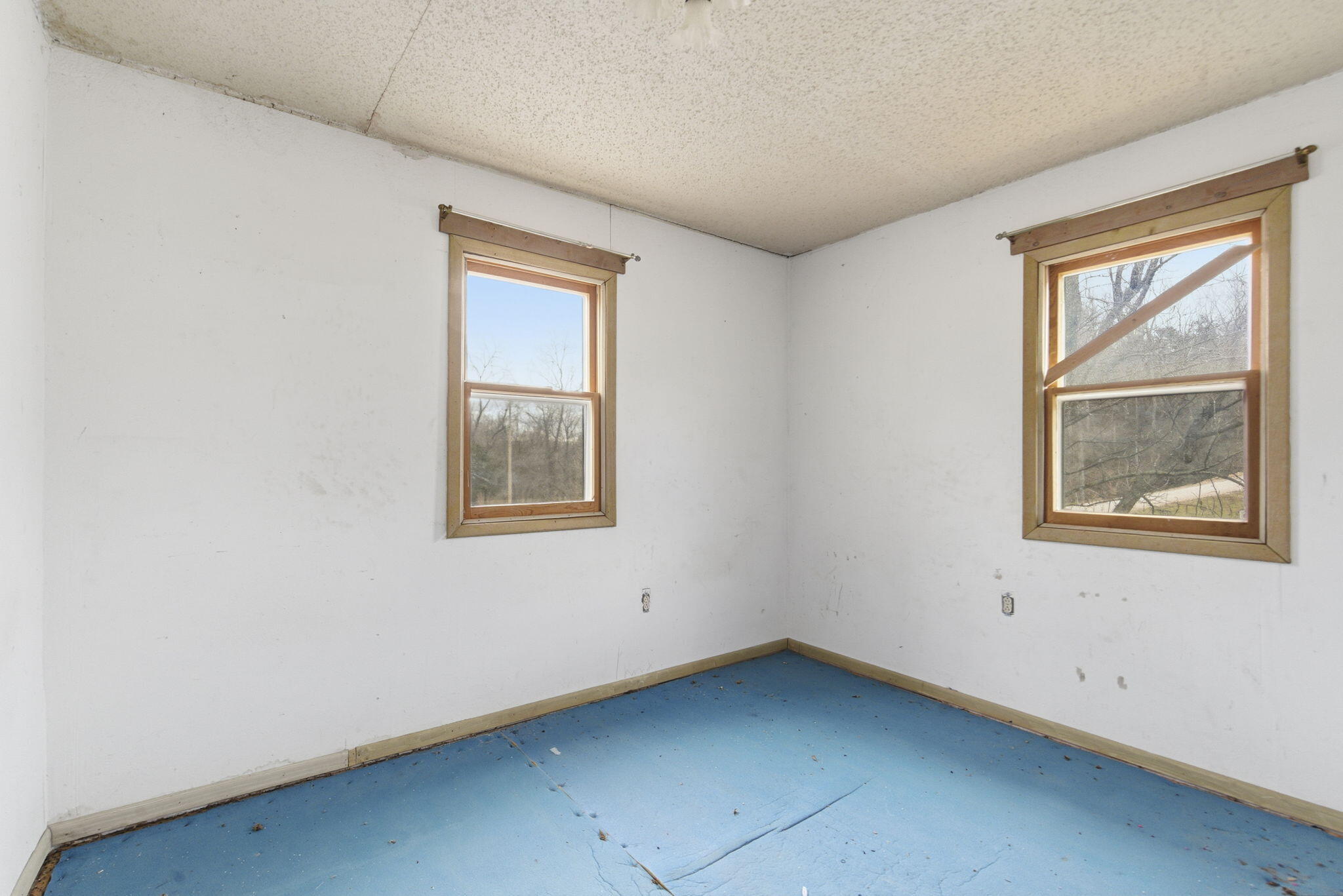 20243 Lawrence 1247 Property Photo 19