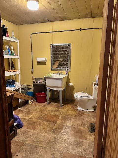 27 Court Square Property Photo 4