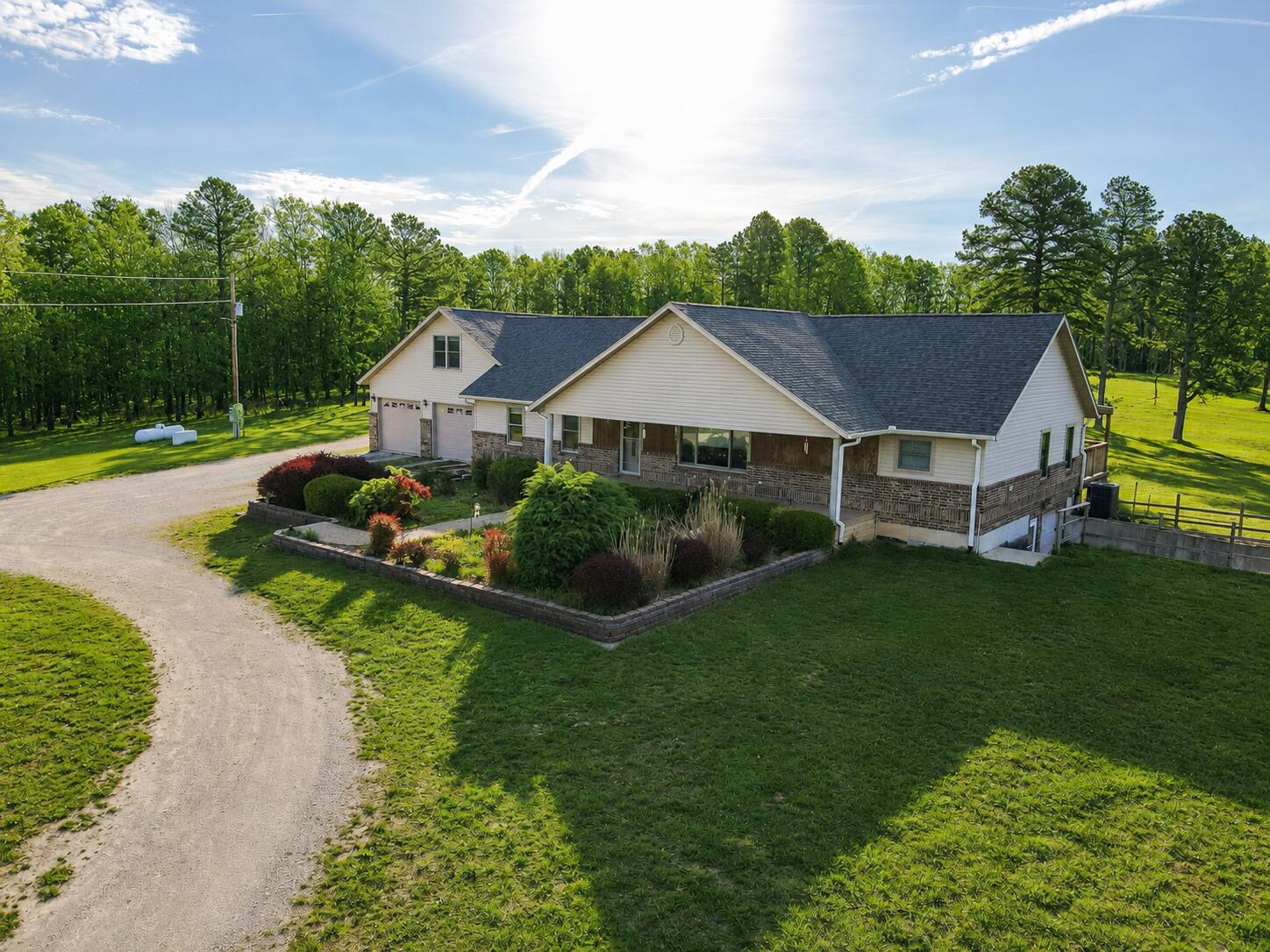 19056 County Road 427 Property Photo 1