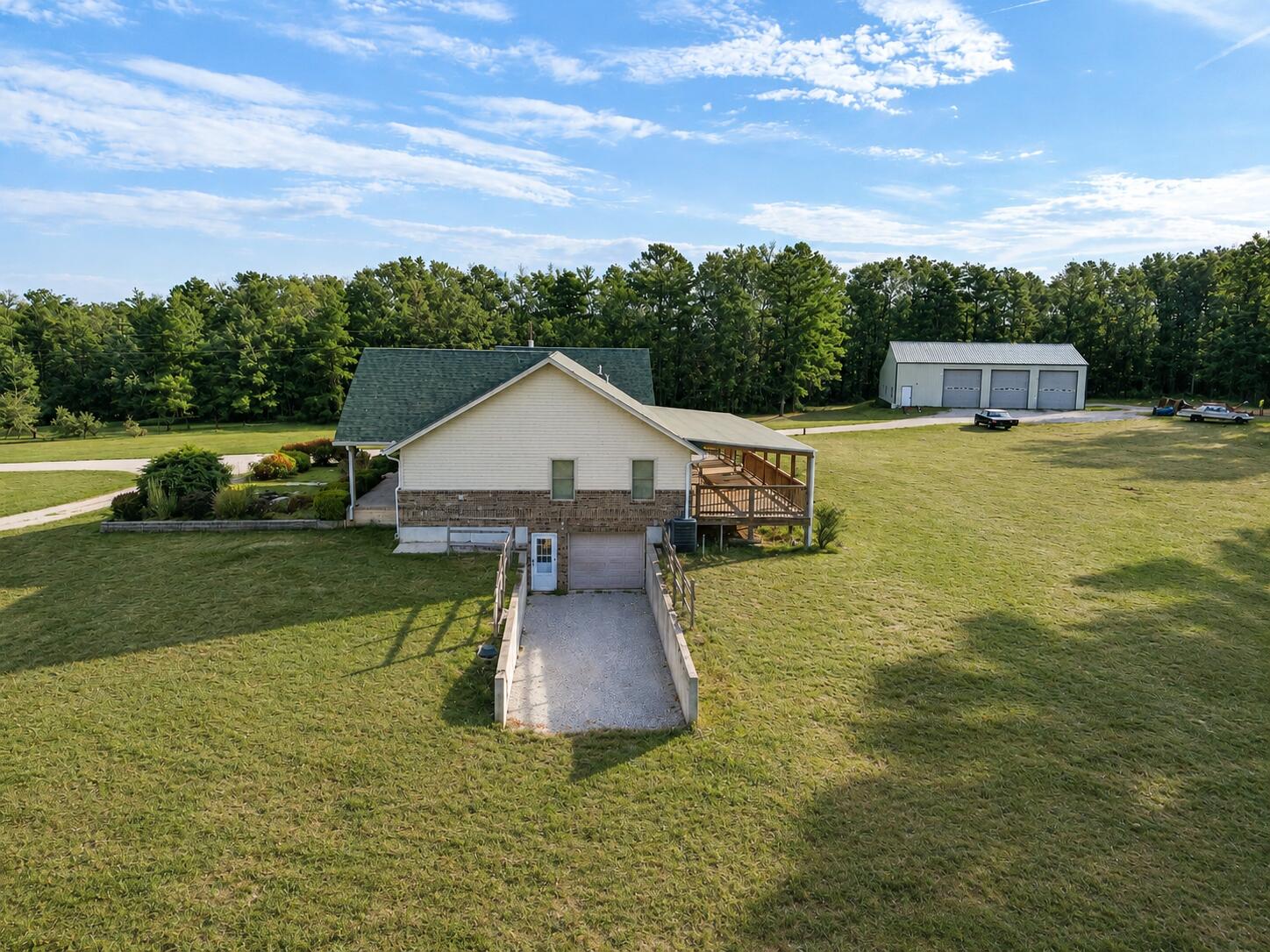 19056 County Road 427 Property Photo 6