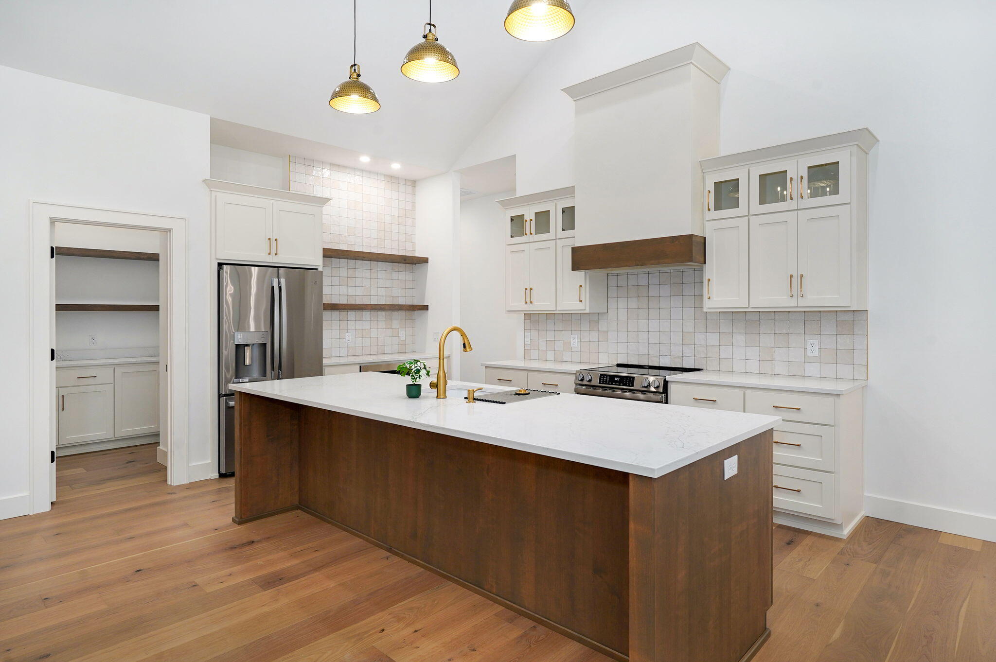 1702 East Cobblestone Drive Property Photo 8