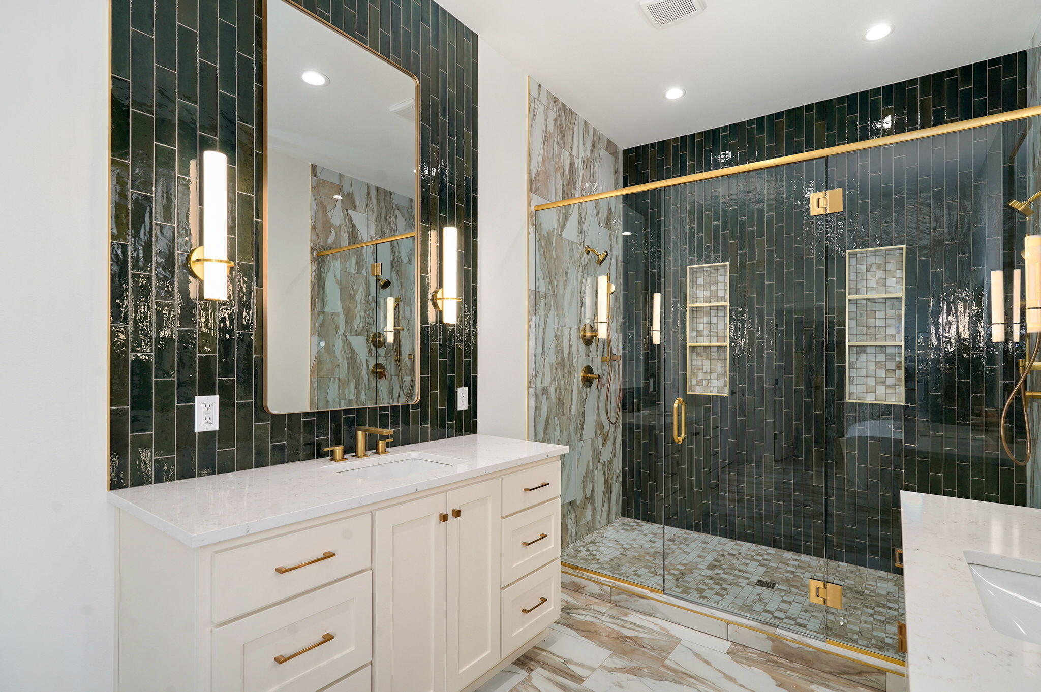 1702 East Cobblestone Drive Property Photo 9