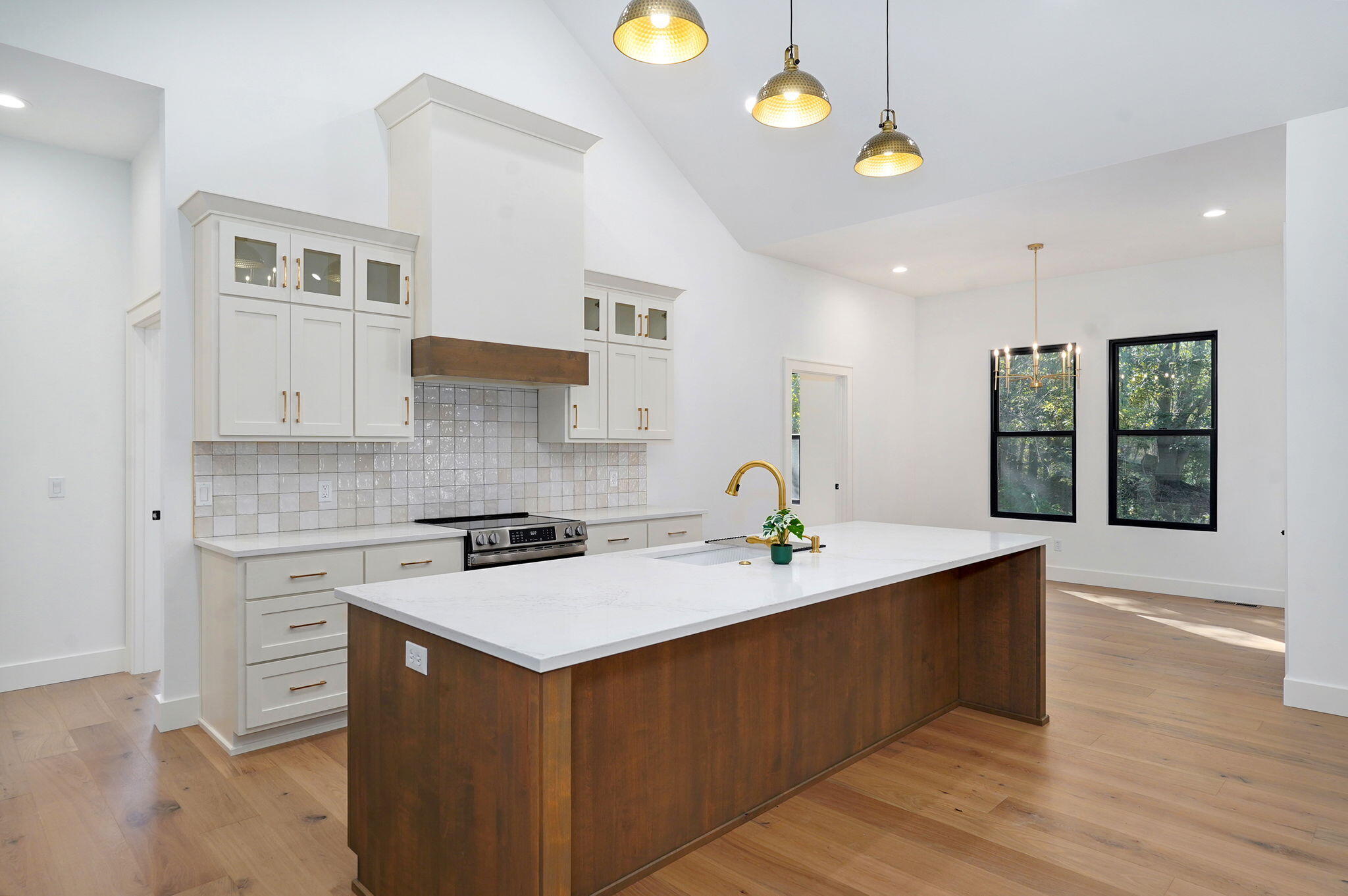 1702 East Cobblestone Drive Property Photo 13