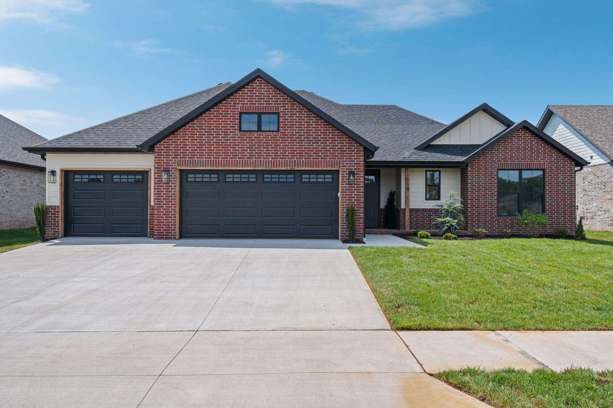 1619 South Crepe Myrtle Lane Property Photo 2