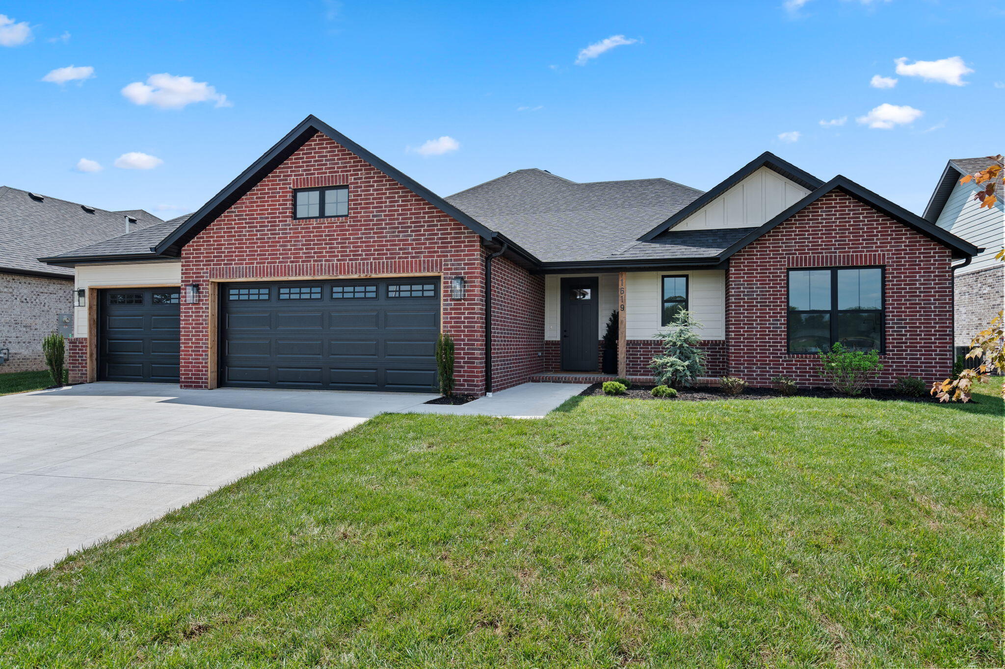1619 South Crepe Myrtle Lane Property Photo 3