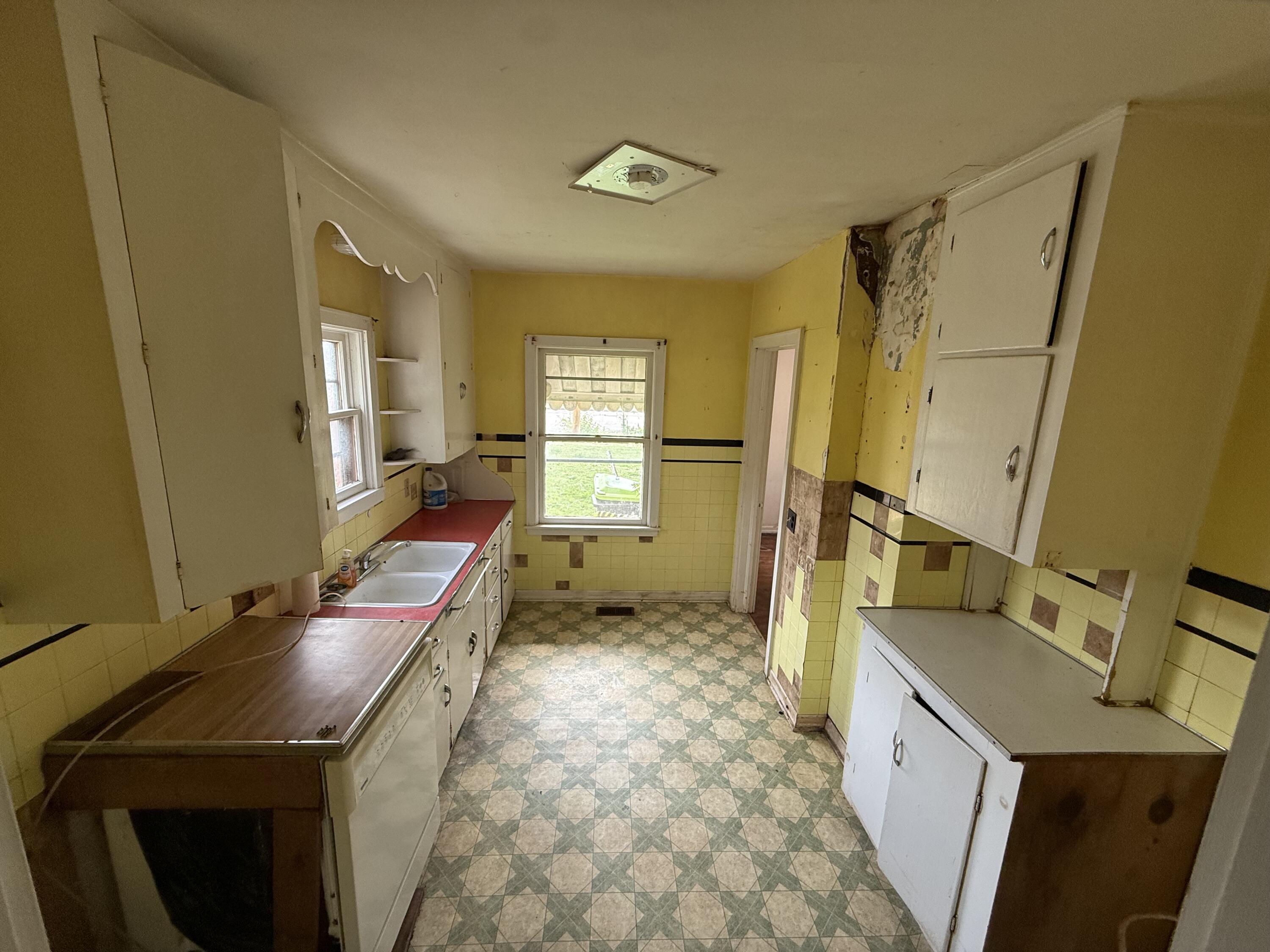 407 South College Avenue Property Photo 14