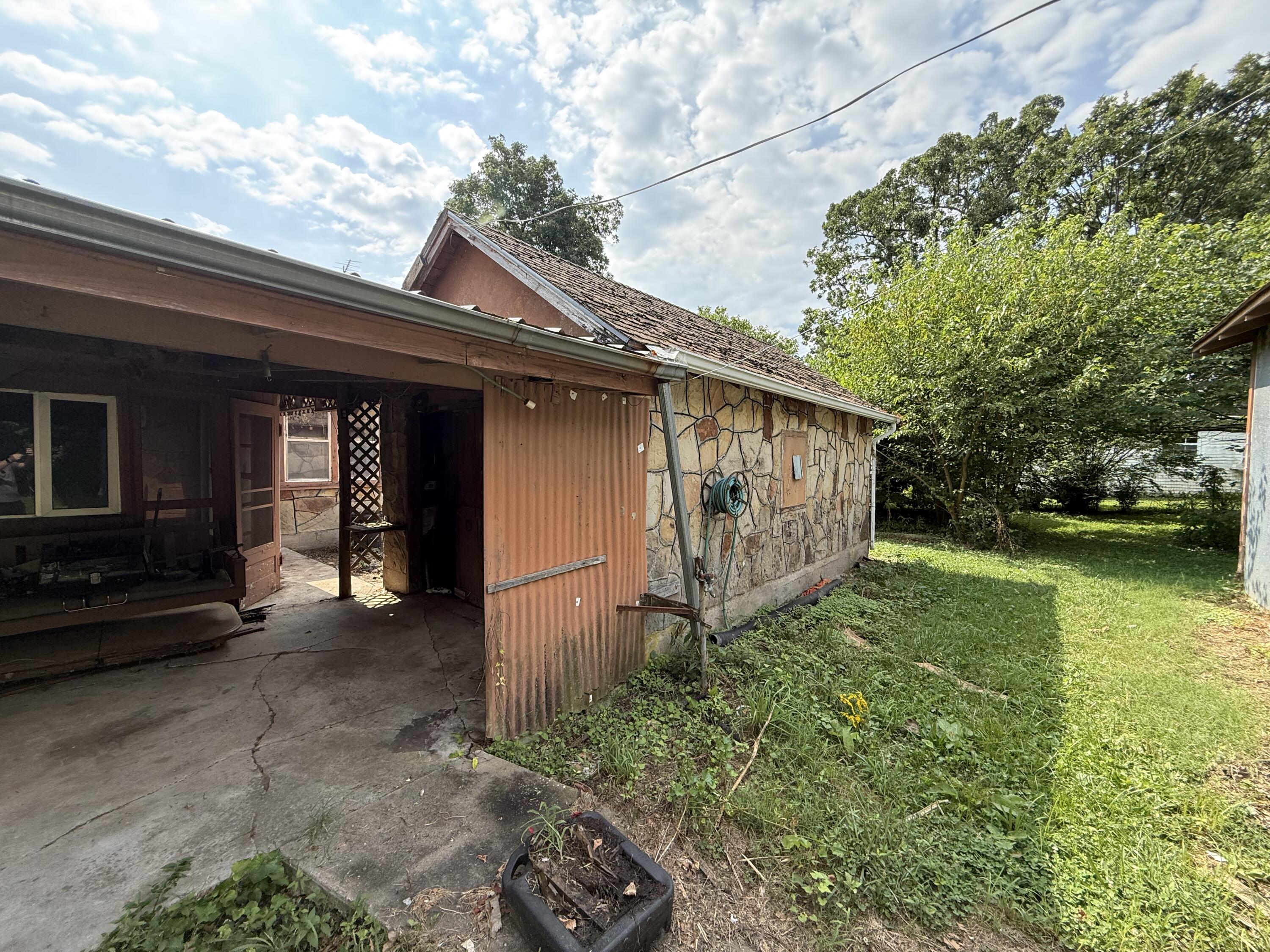 407 South College Avenue Property Photo 36