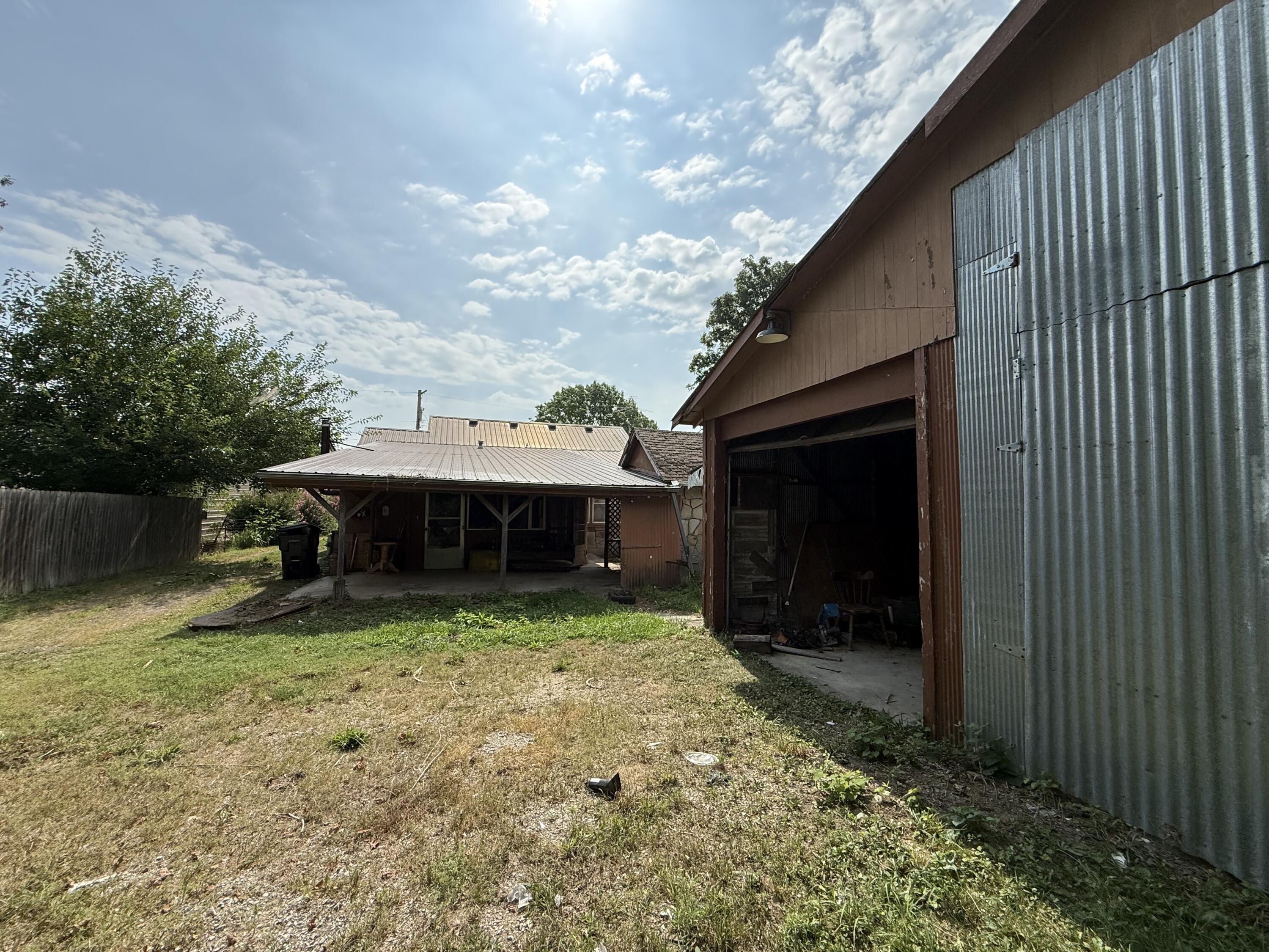 407 South College Avenue Property Photo 42