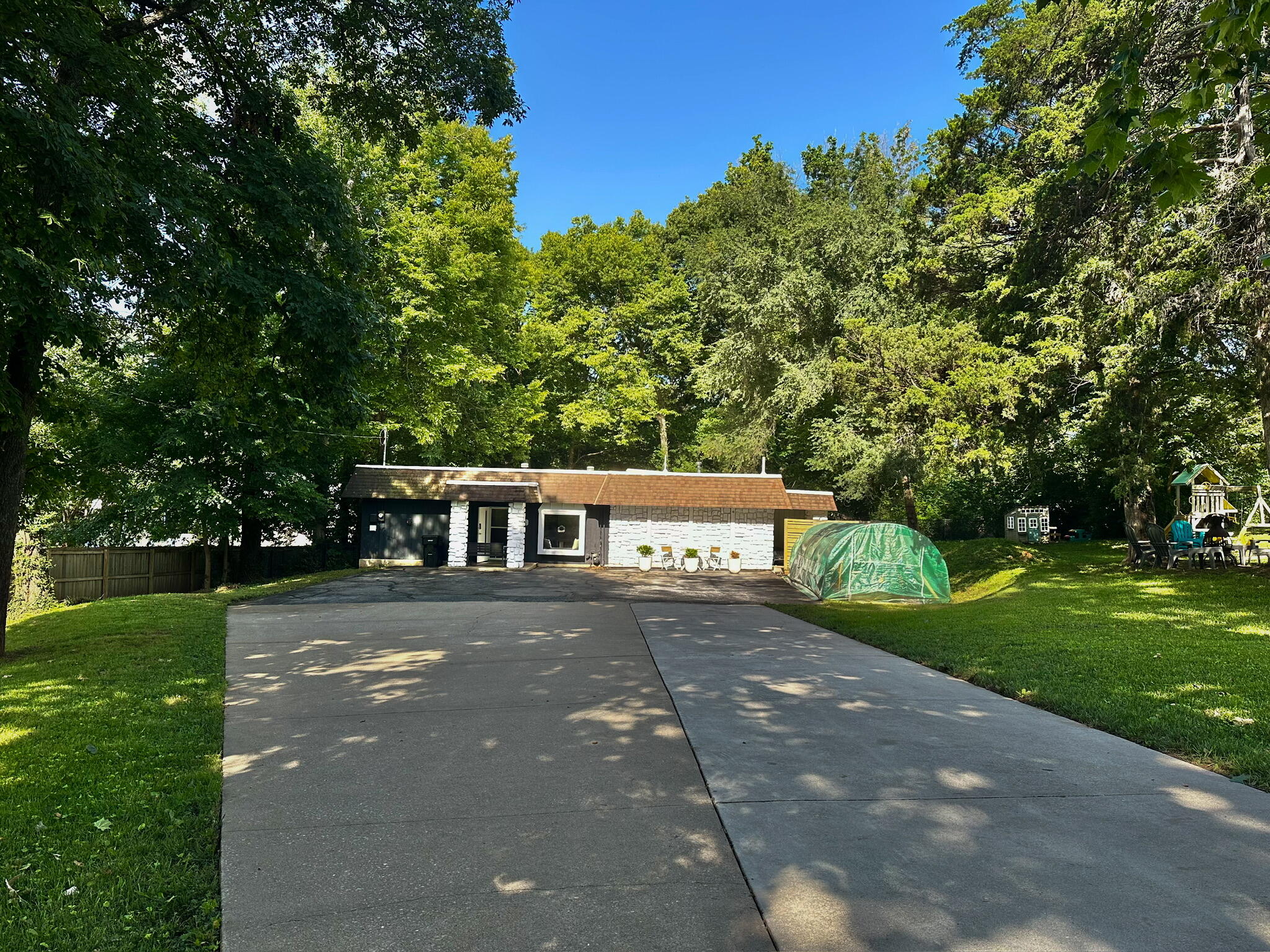 3555 South Mentor Avenue Property Photo 5