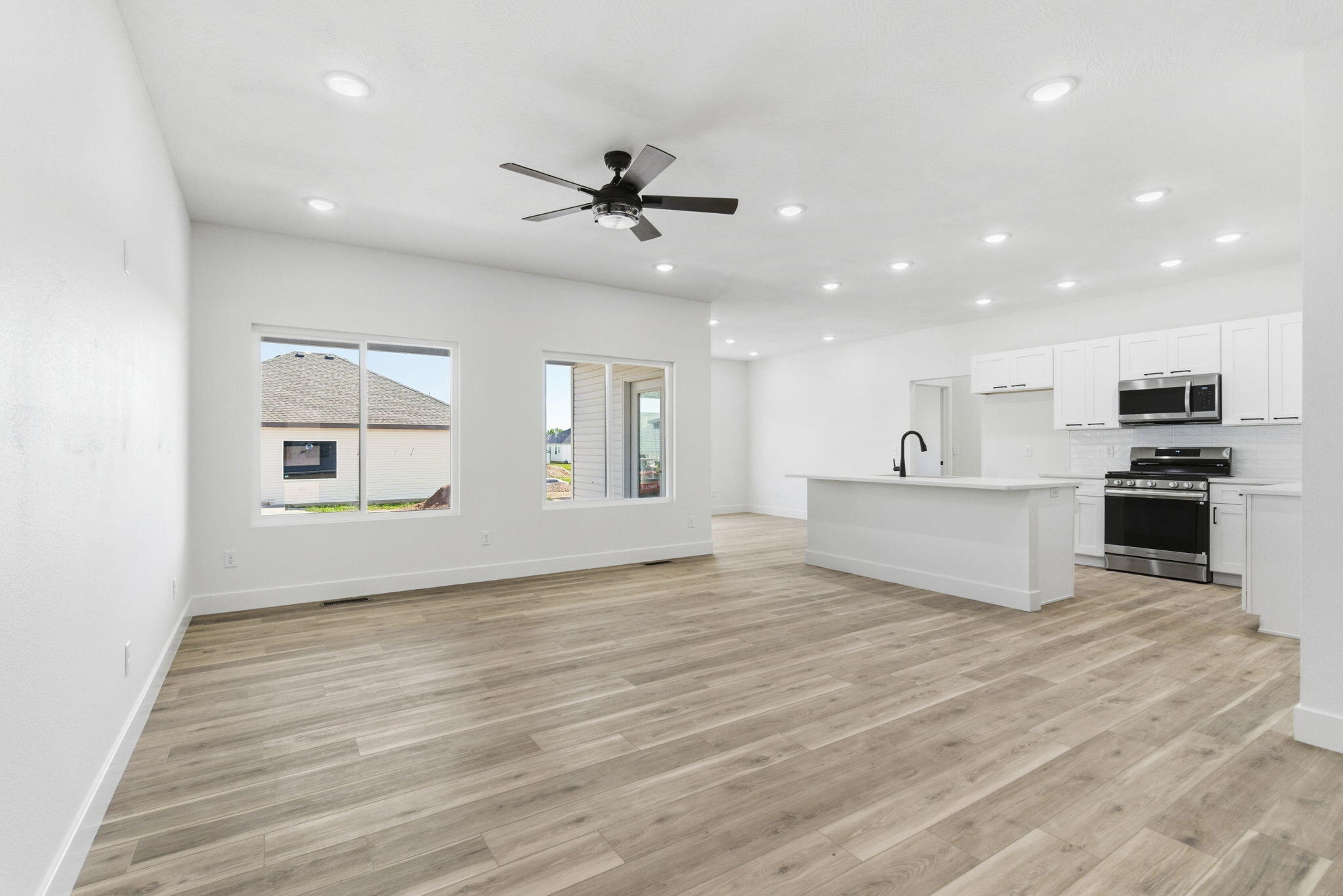 148 East Kelce Lane Property Photo 4