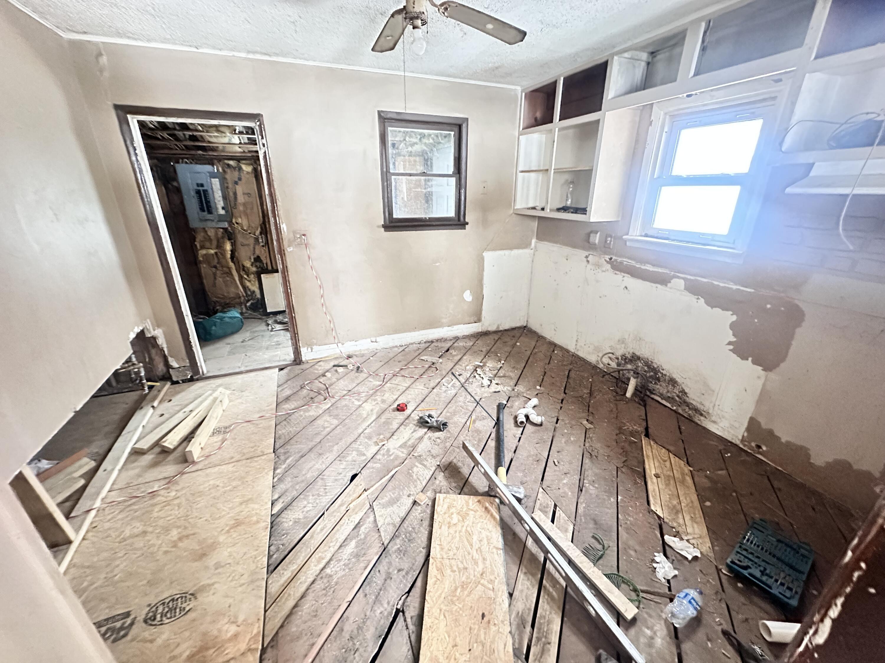210 West Ash Street Property Photo 3
