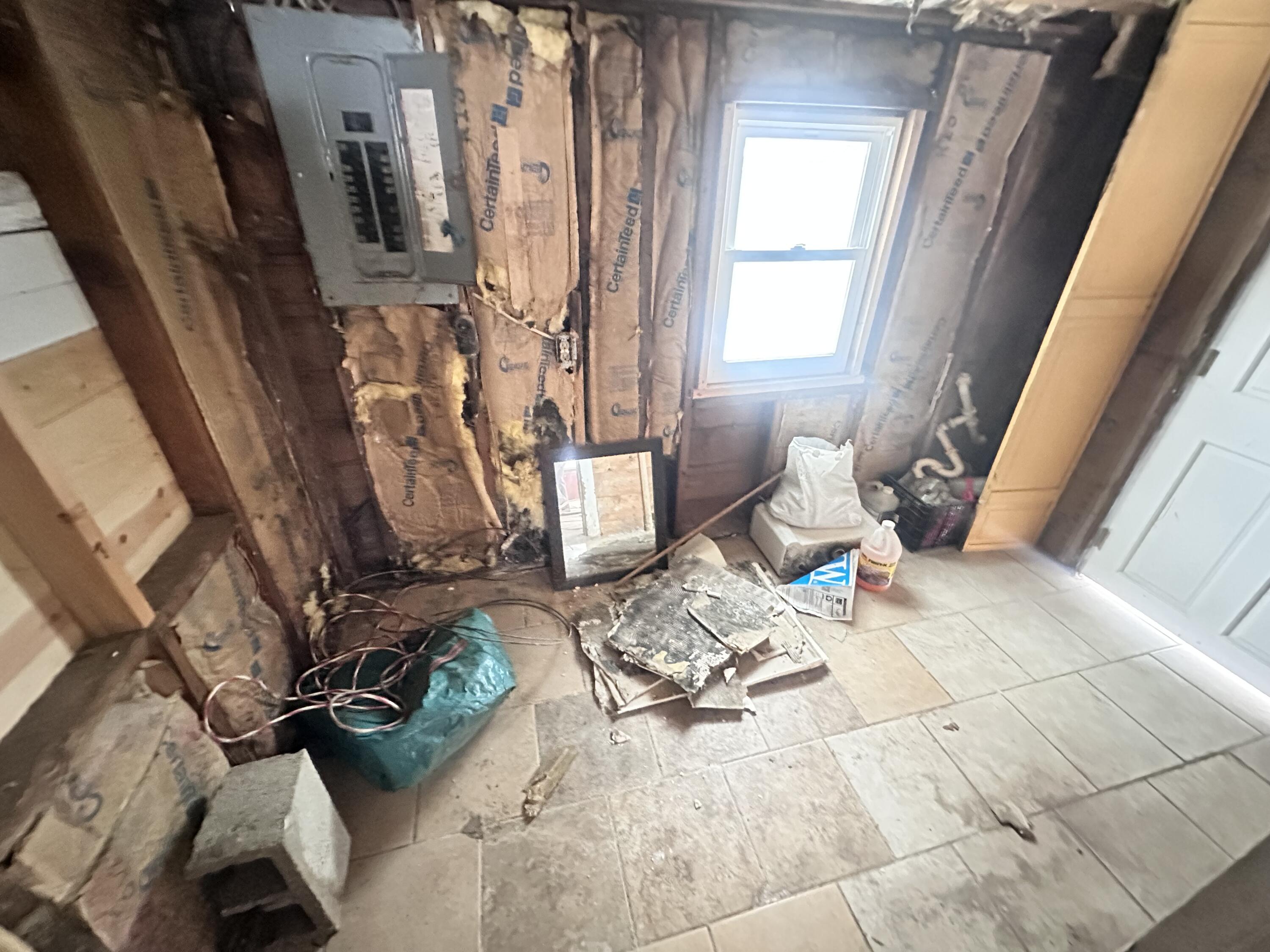210 West Ash Street Property Photo 6