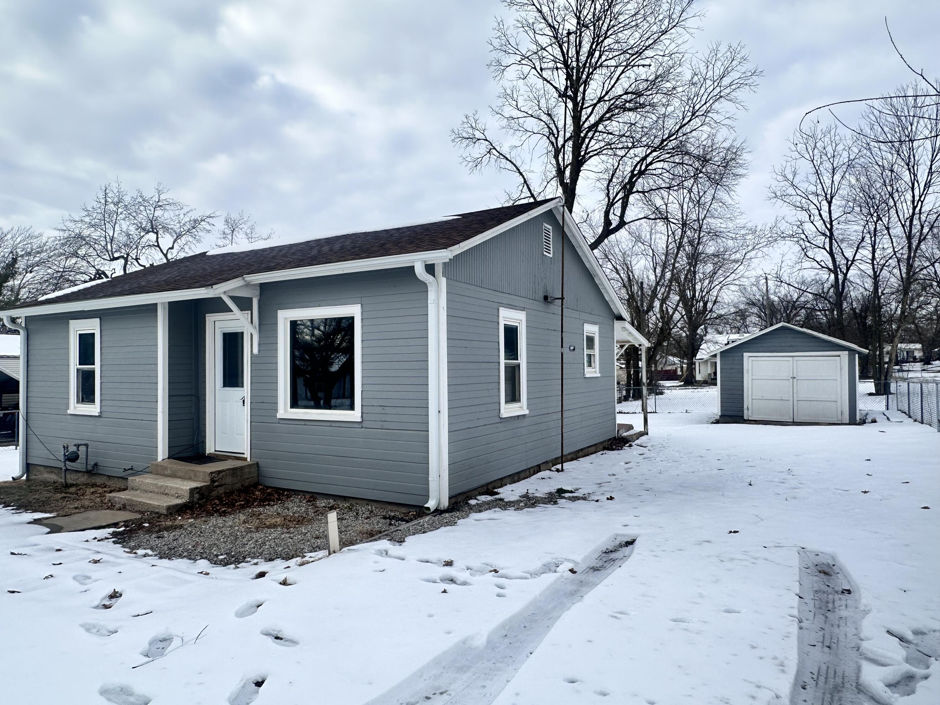 210 West Ash Street Property Photo 8