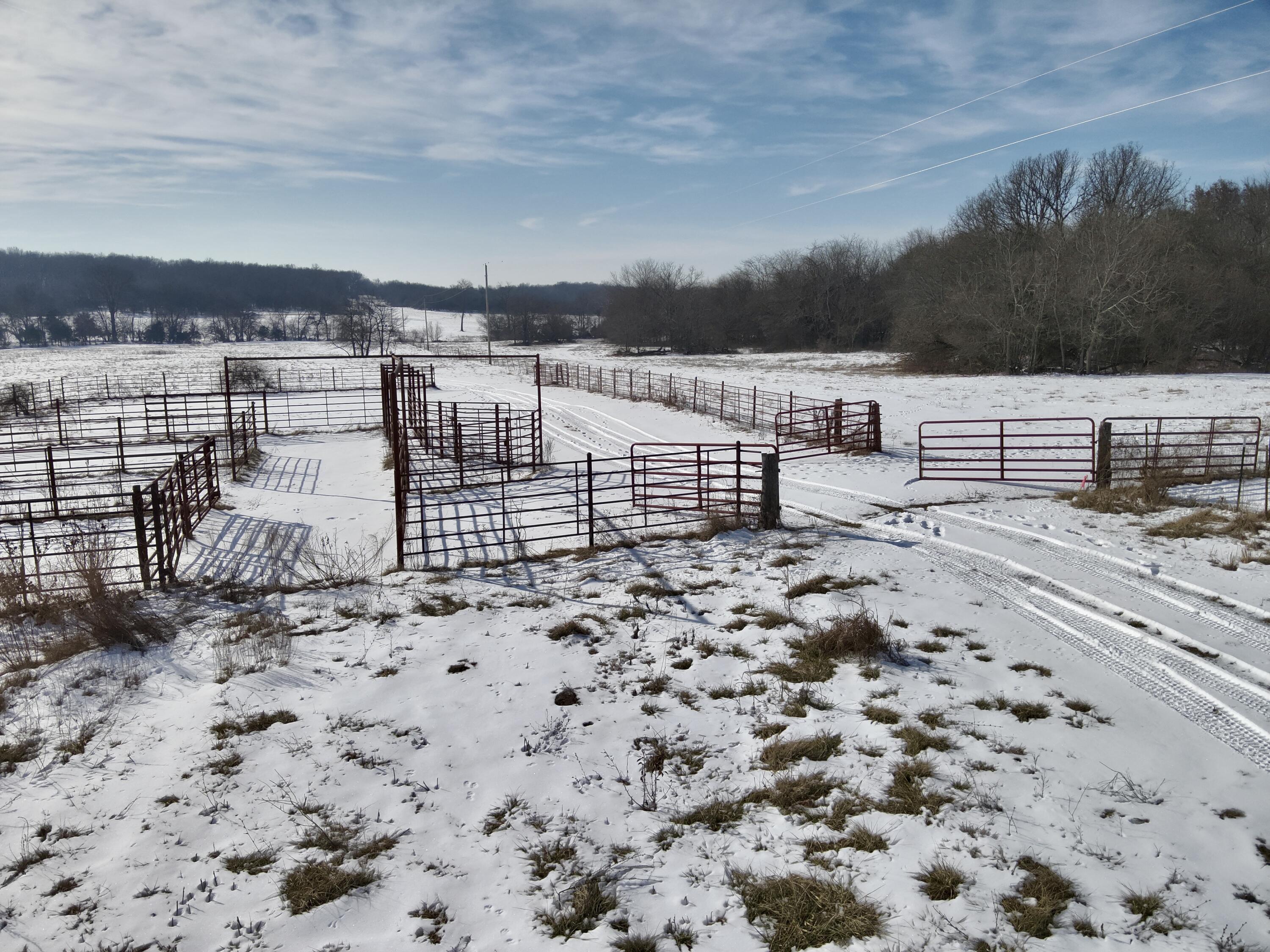 000 32 Property Photo 6