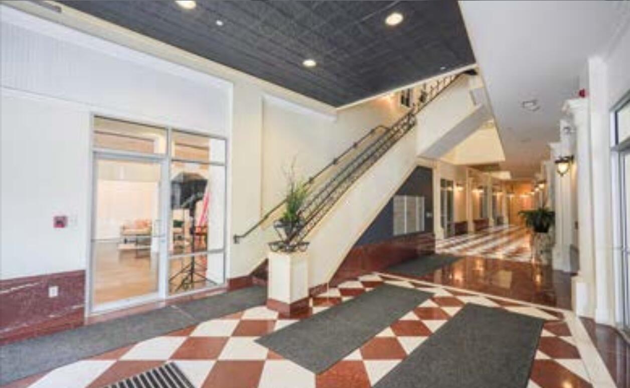 400 East Walnut Street Property Photo 4
