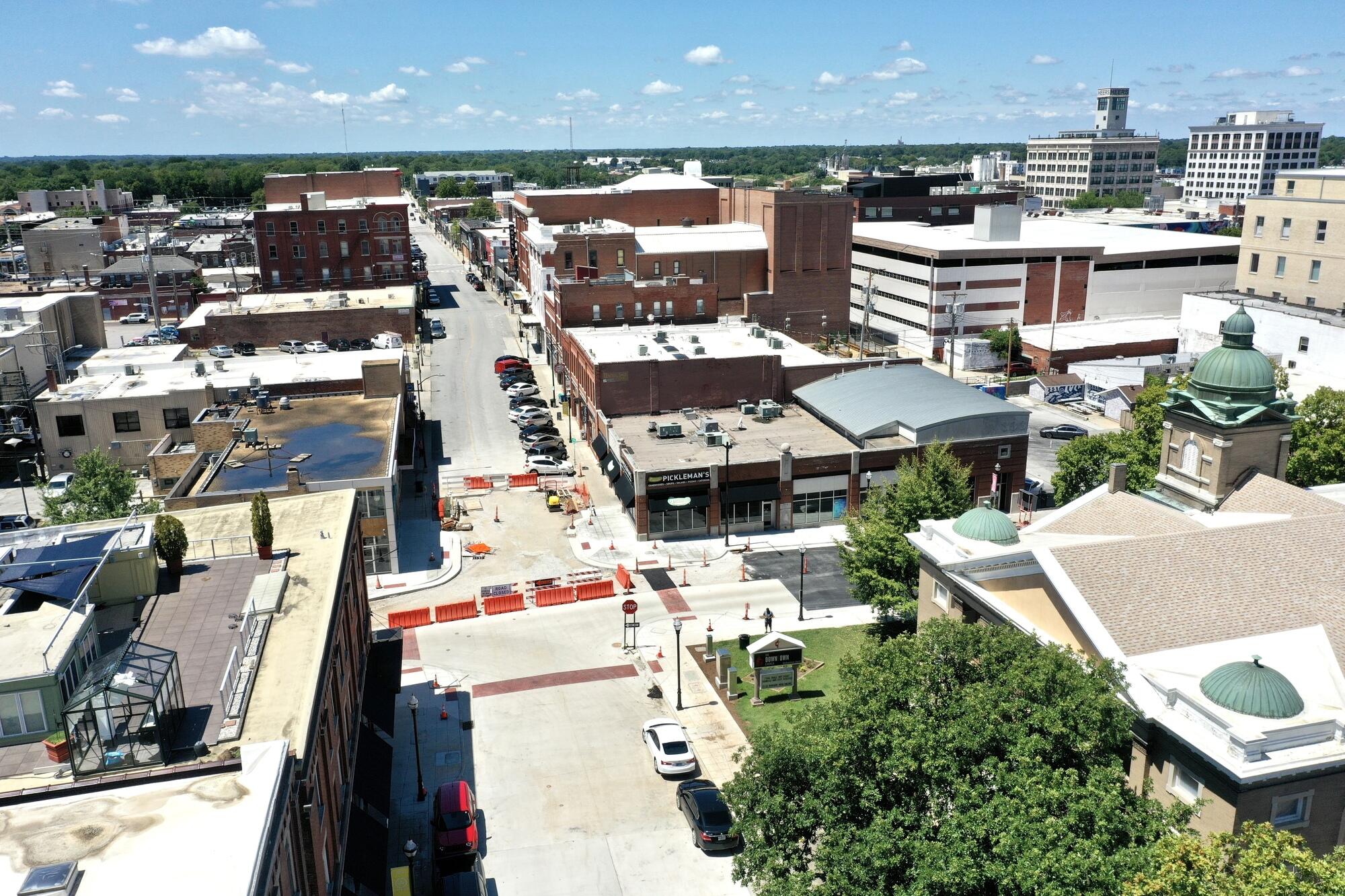 400 East Walnut Street Property Photo 13